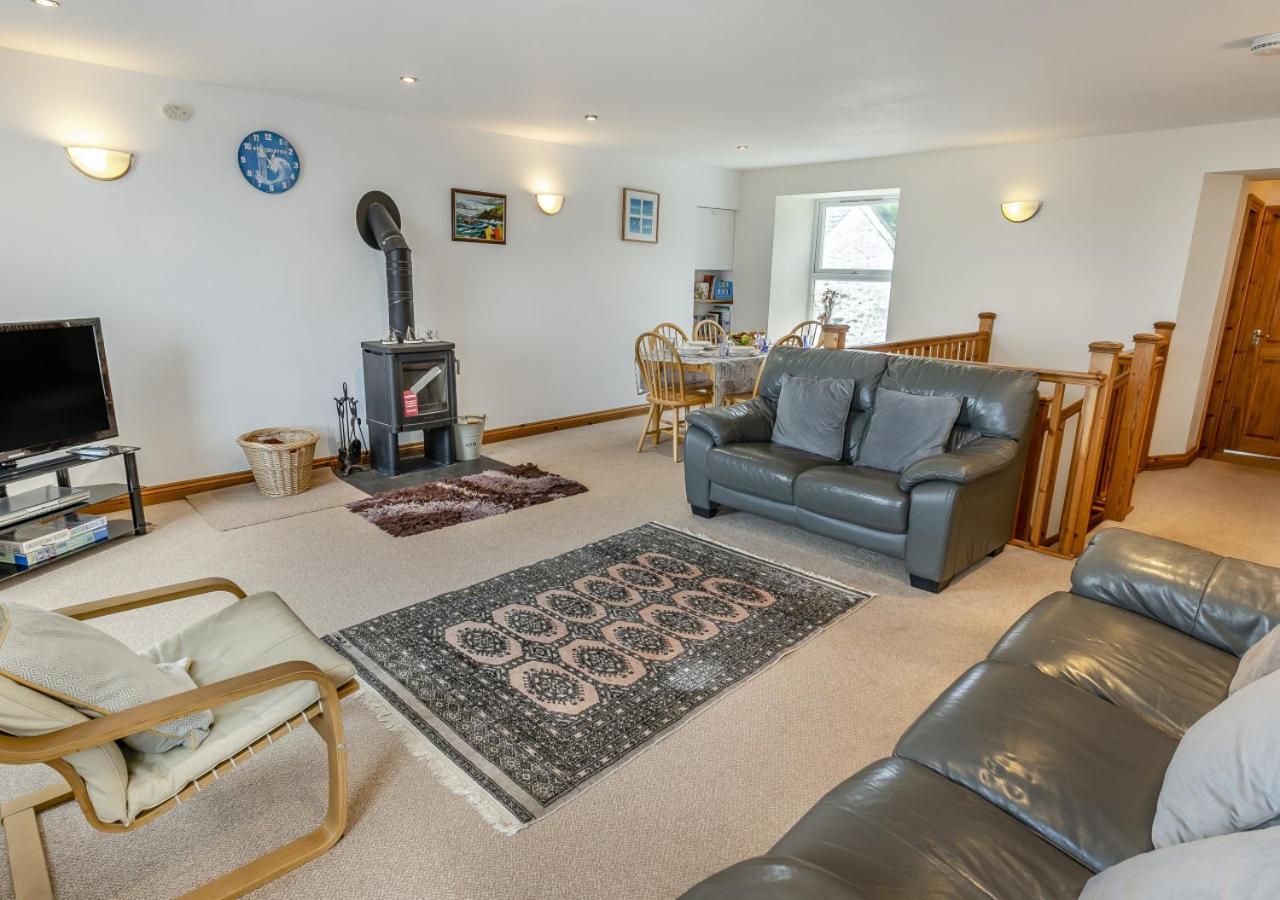 3 Bed in Porthleven oc-atlant