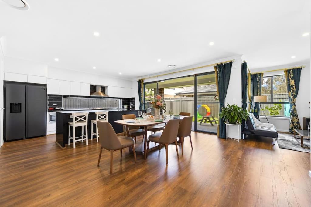 Rouse Hill Fancy 5bedrooms House