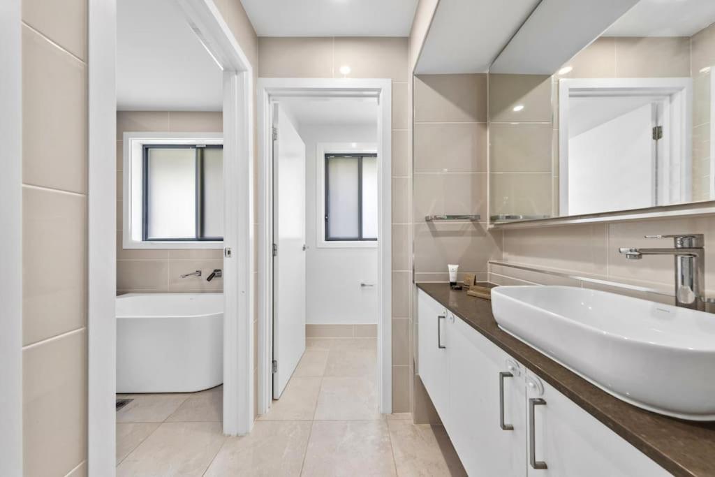 Rouse Hill Fancy 5bedrooms House