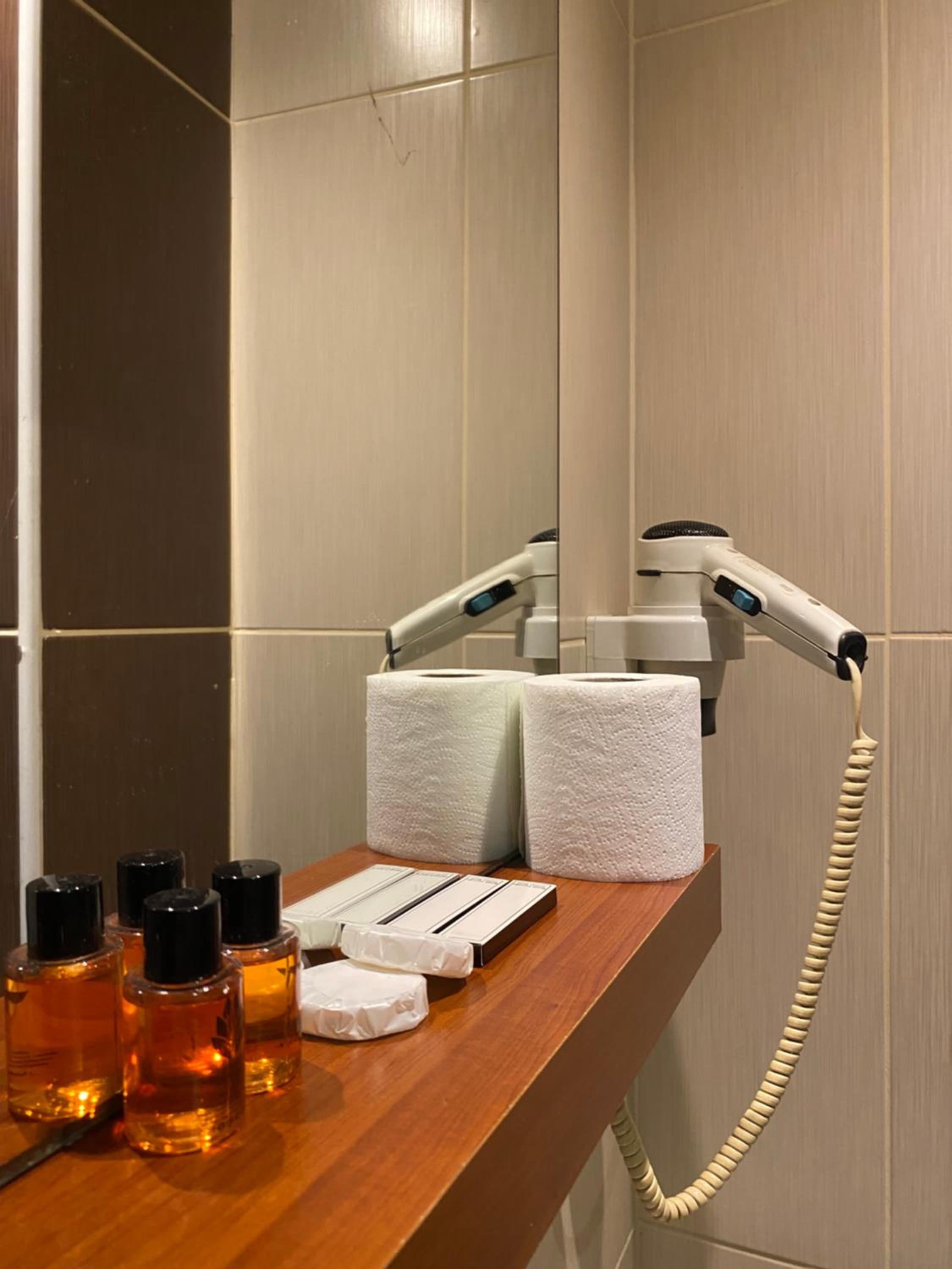 Real Life Otel - Image 40