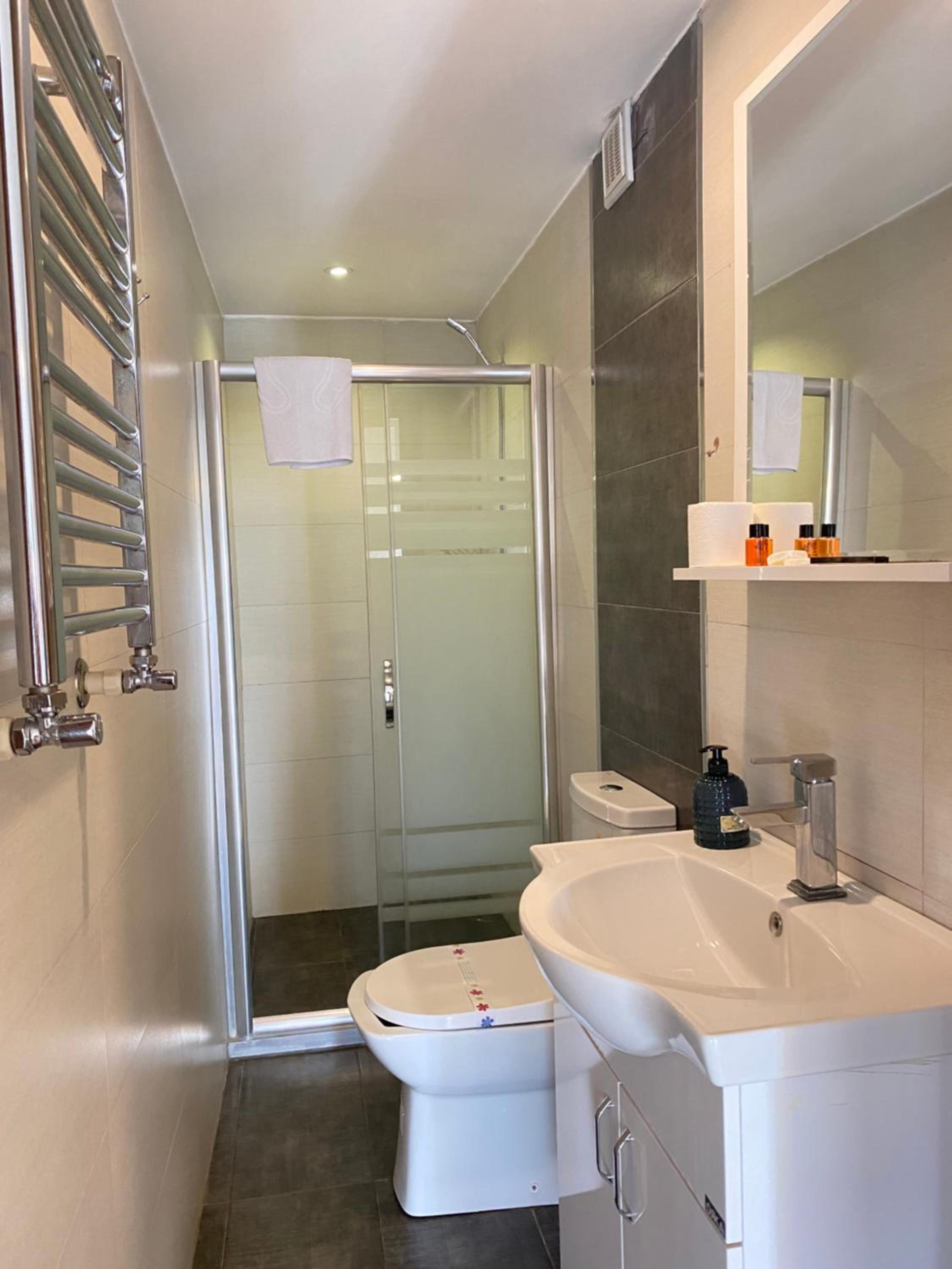 Real Life Otel - Image 39