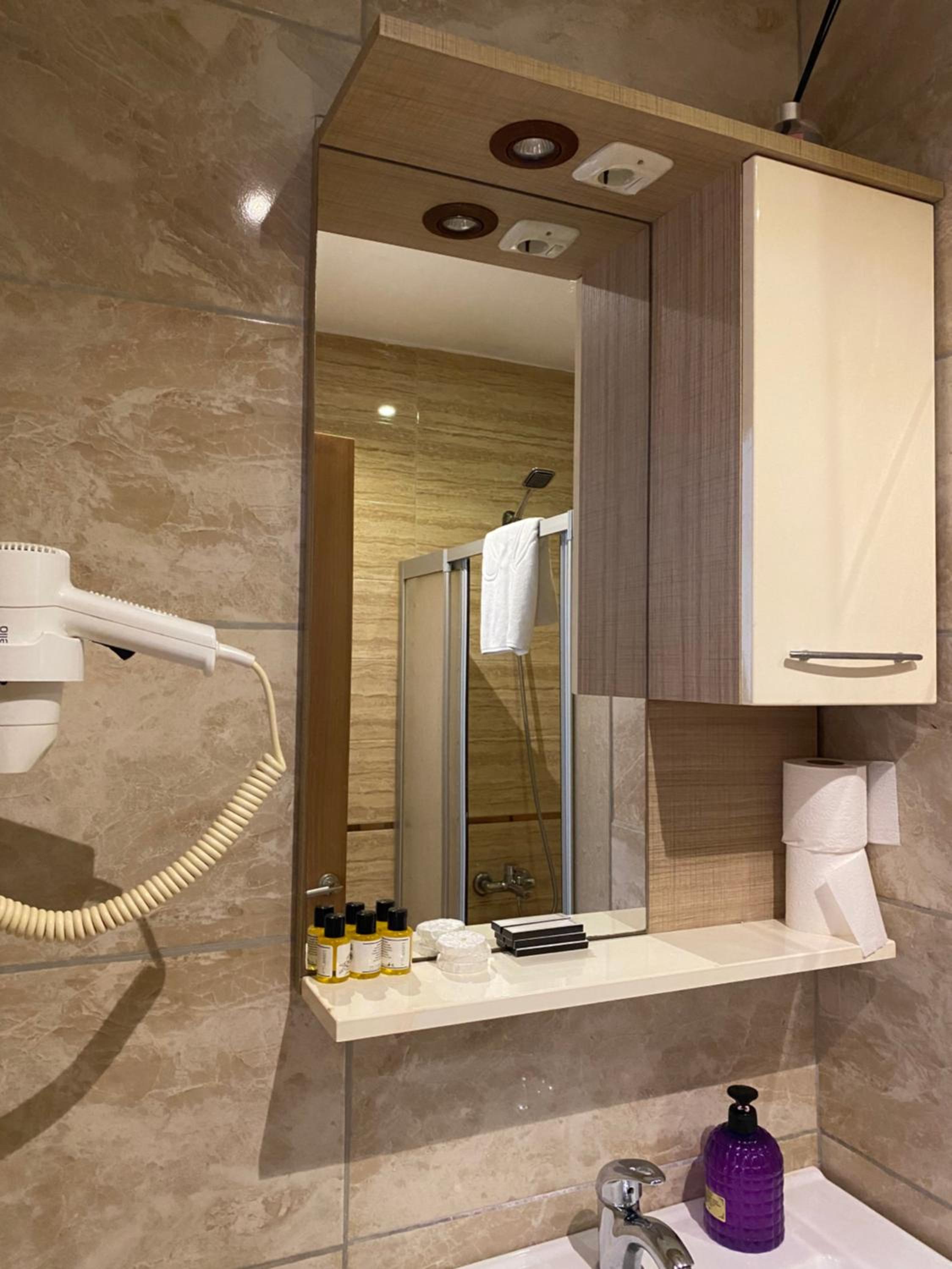 Real Life Otel - Image 44