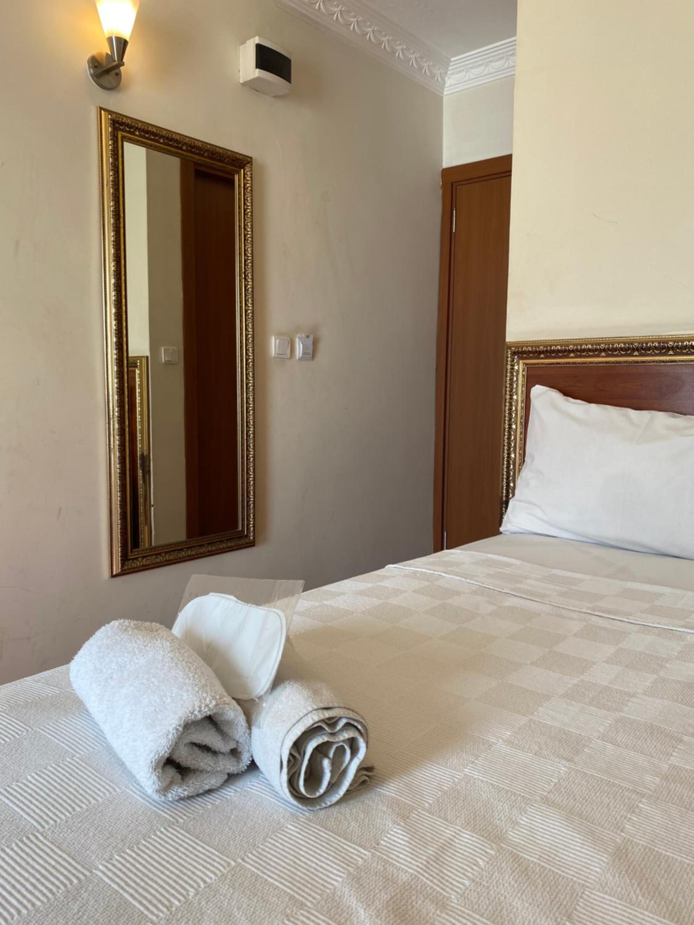 Real Life Otel - Image 45