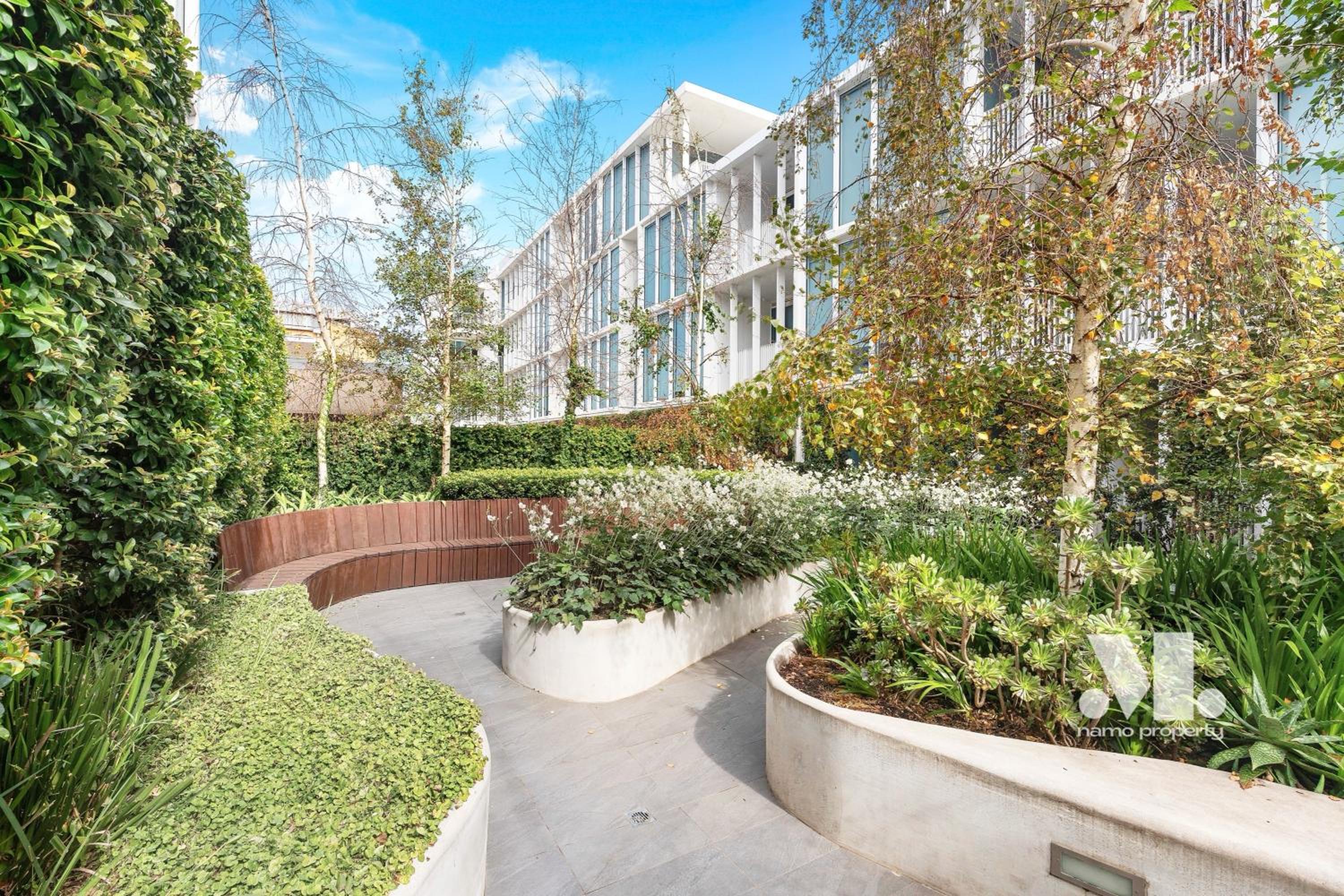 Indulge Luxury Holiday Near Brighton Beach with Private Garden Parking
