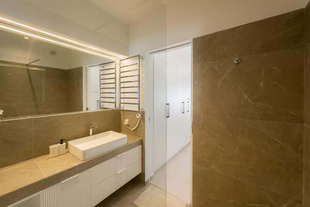 Stylish Comfort Apt in Athens Centre