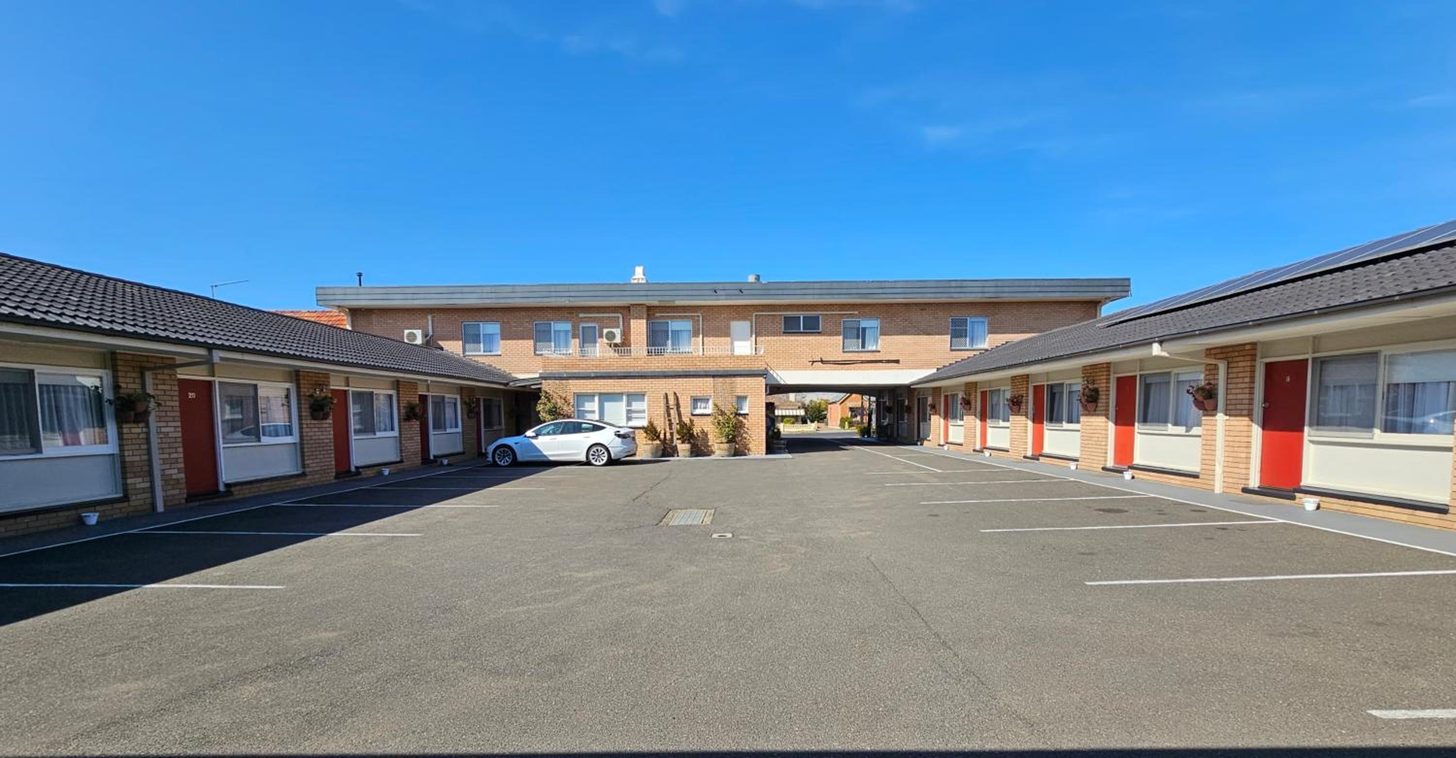 Country Lodge Motor Inn
