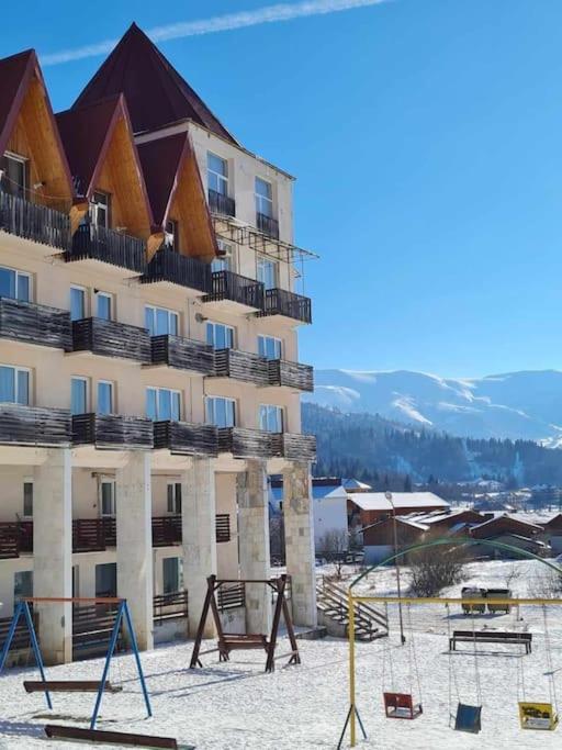 Sunny 2 bdr apt with splendid views in Bakuriani