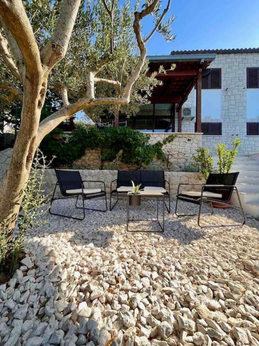Beachfront Villa with pool - MyWay view 5