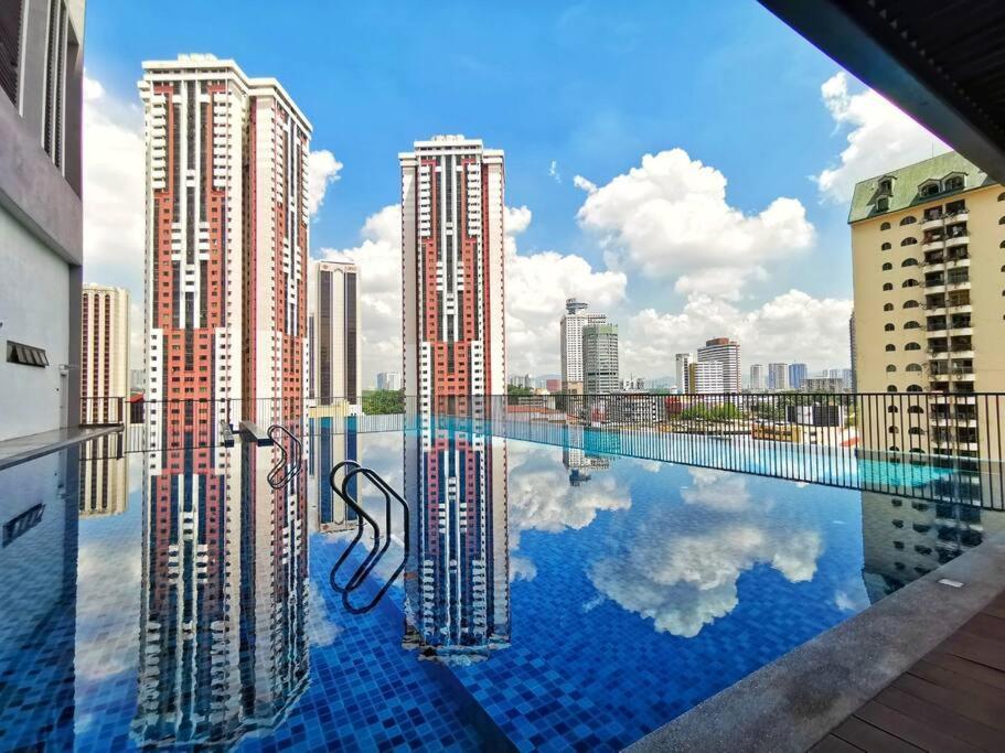 Pretty Room with balcony klcc view in Chamber