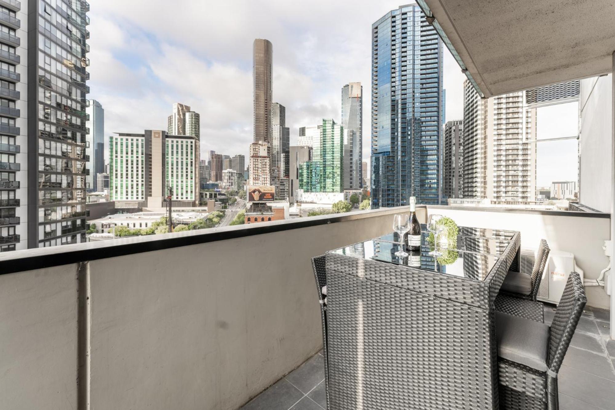 Mega Style Apartments Mainpoint