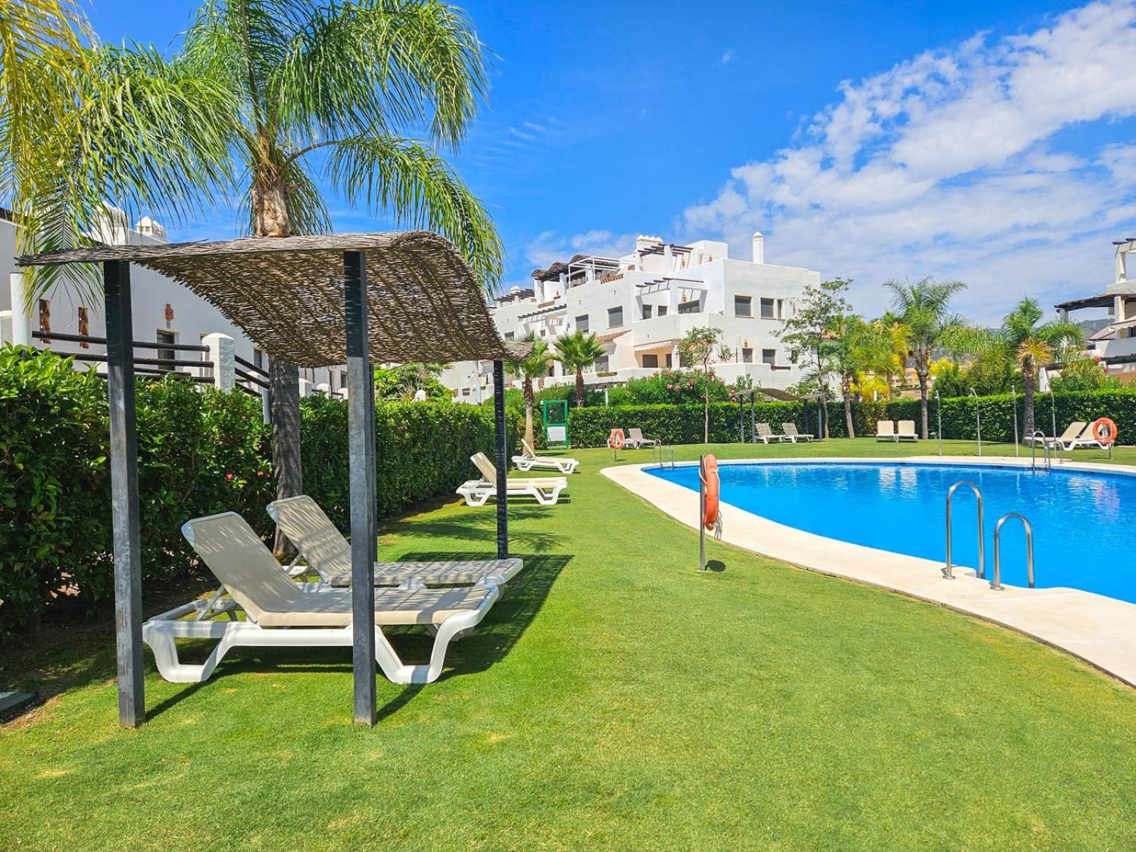 Apartament w Esteponie z niesamowitymi widokami na Gibraltar i górę La Concha