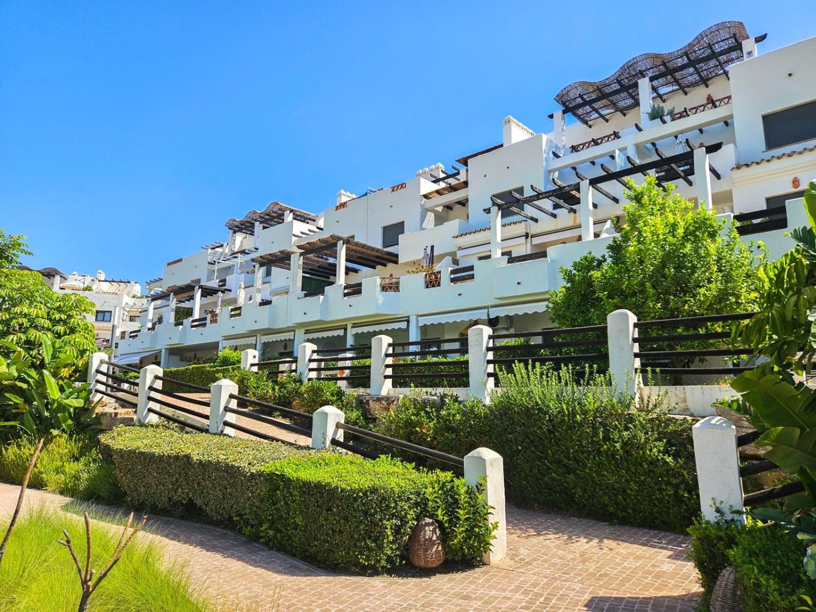 Apartament w Esteponie z niesamowitymi widokami na Gibraltar i górę La Concha
