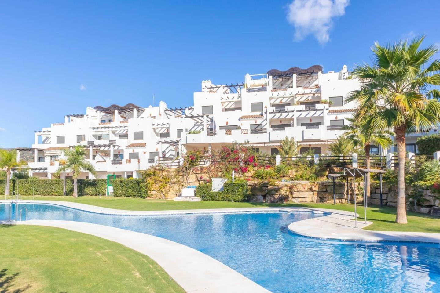 Apartament w Esteponie z niesamowitymi widokami na Gibraltar i górę La Concha