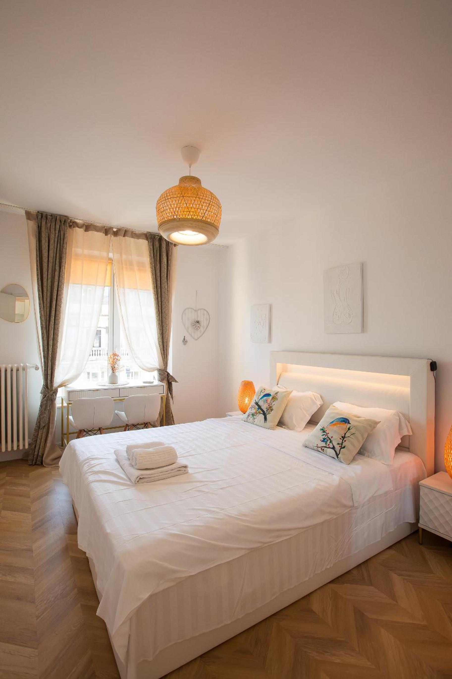 Venus I Elegant City Apt with View on Calea Victoriei view 2
