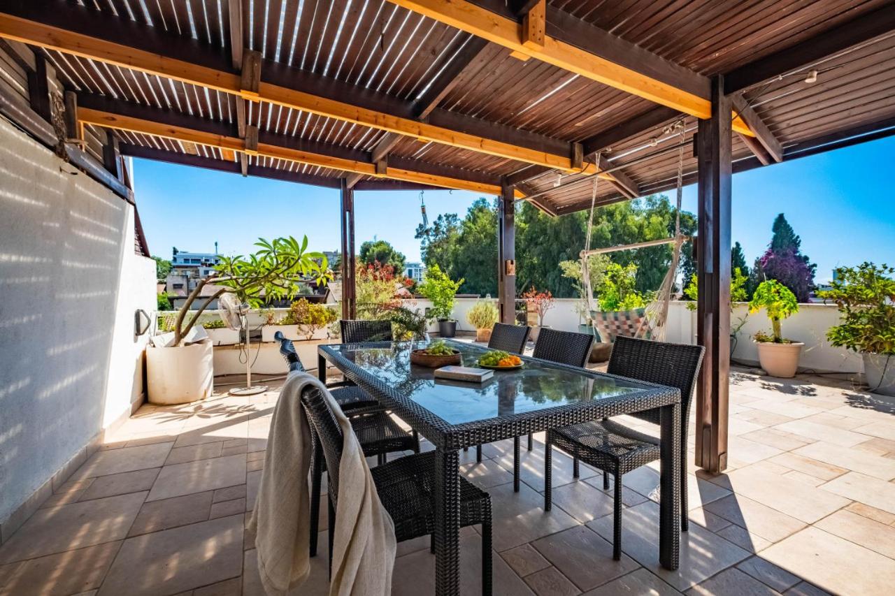 Ramat Hasharon Duplex Rooftop Oasis with Shelter