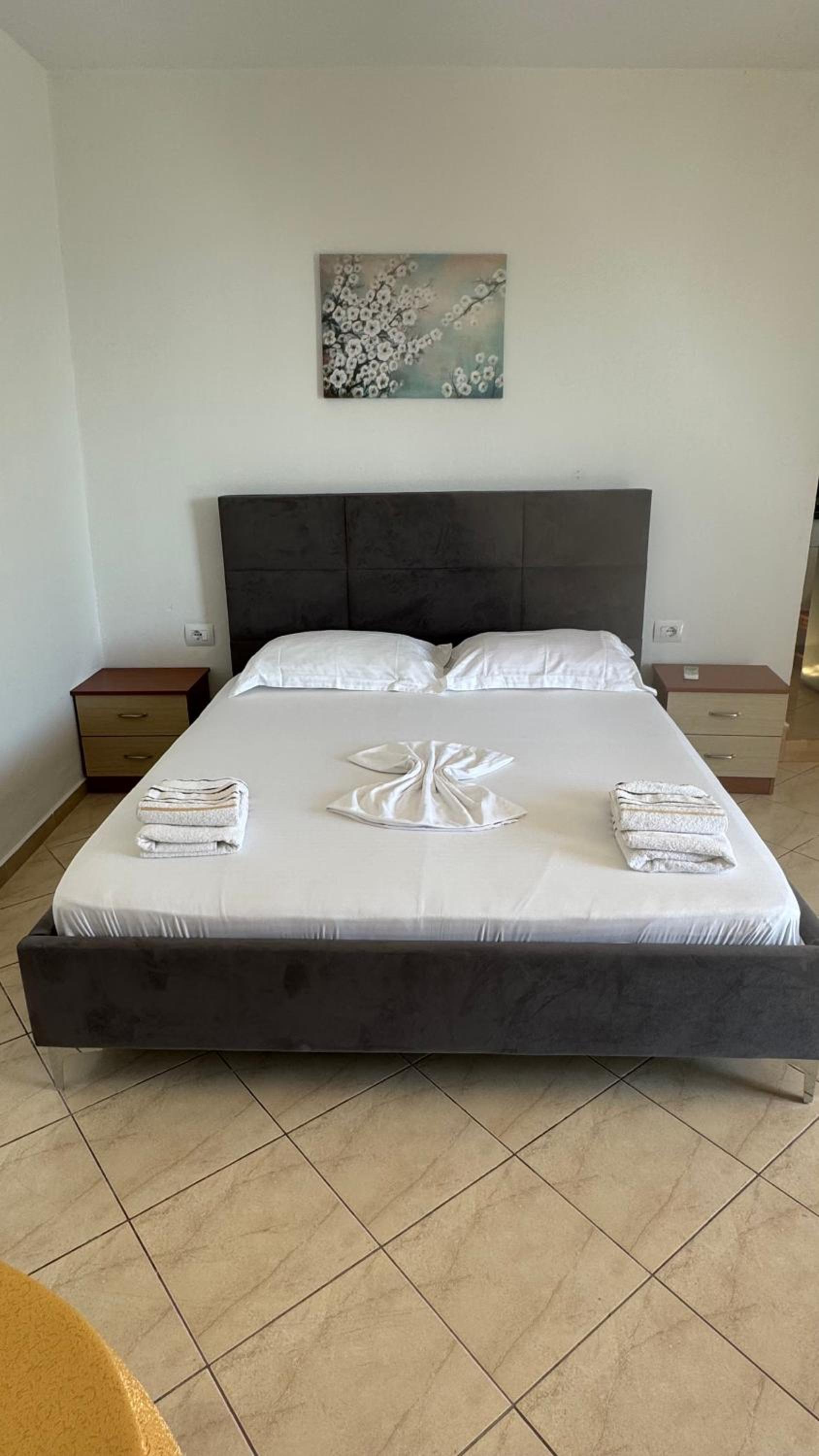 Eri Rooms