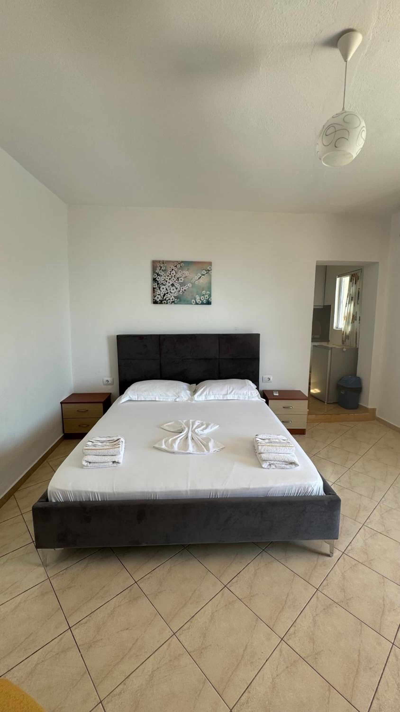 Eri Rooms