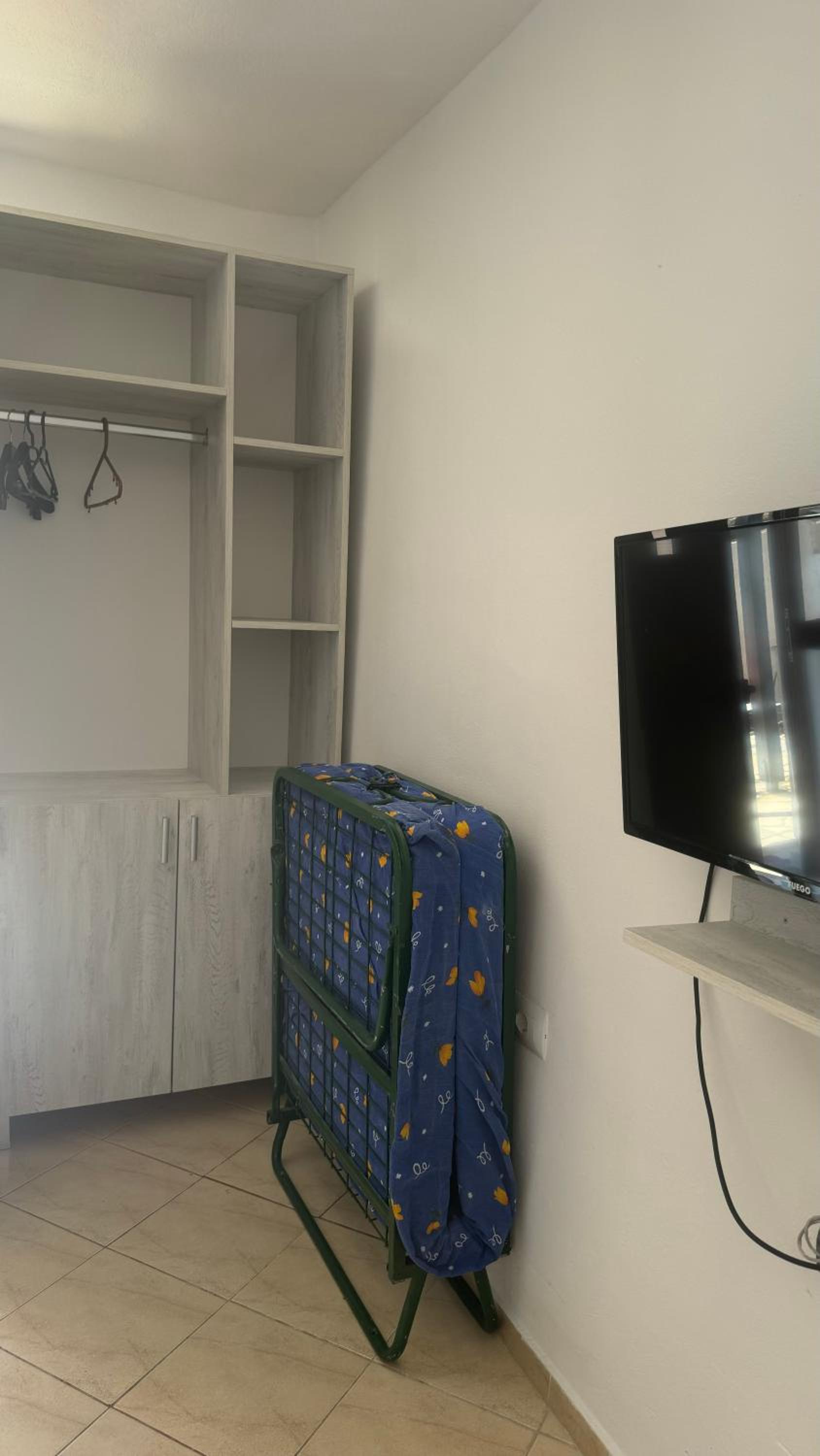 Eri Rooms
