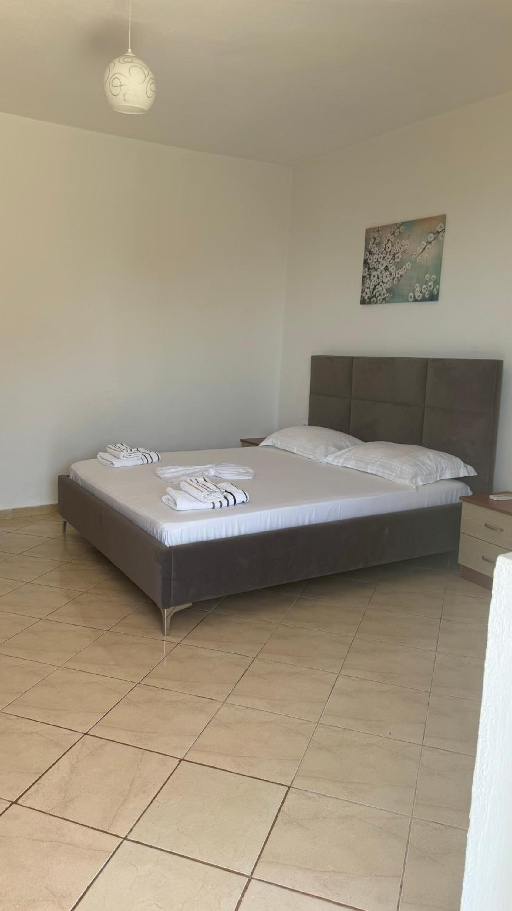 Eri Rooms