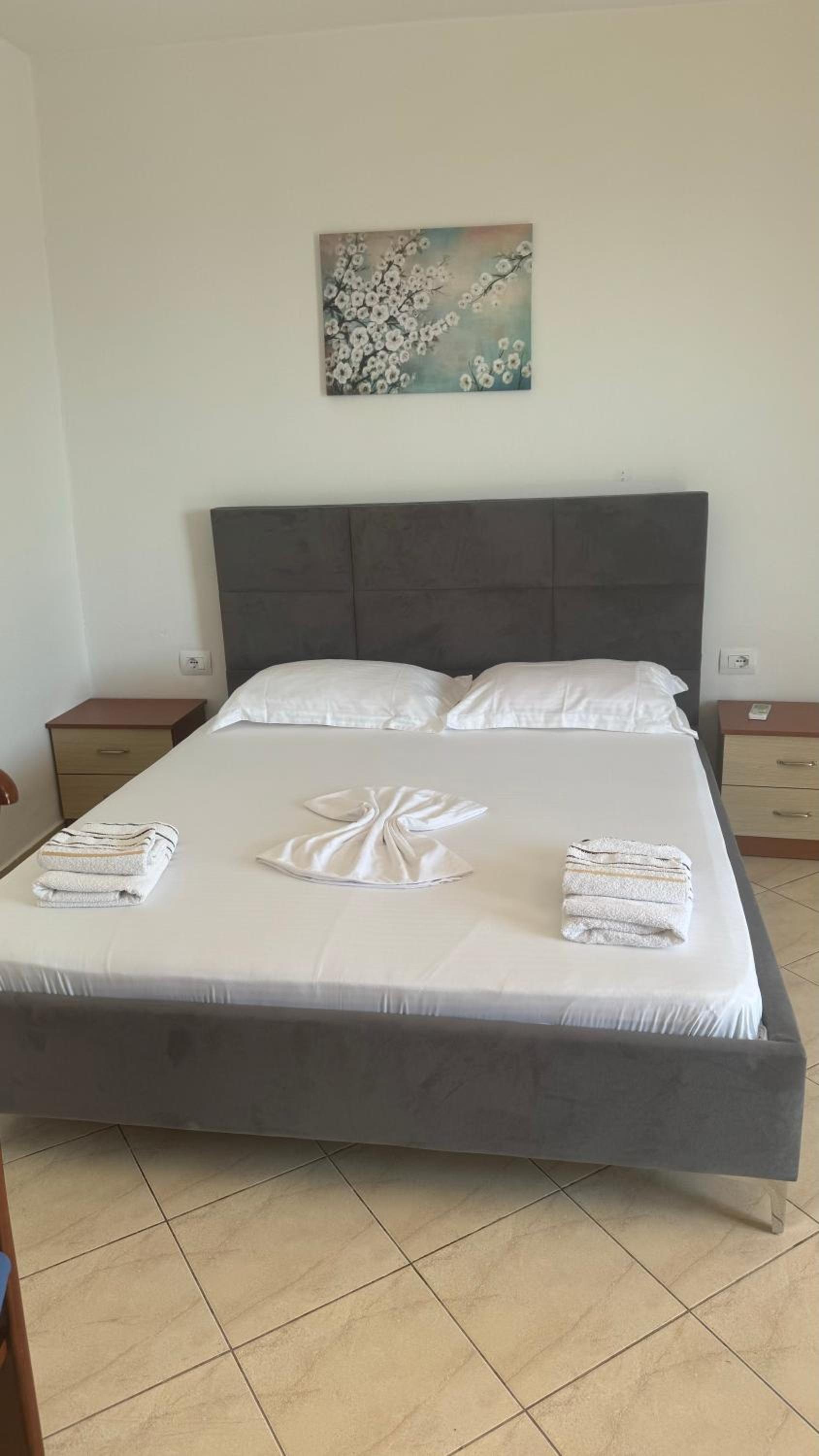 Eri Rooms