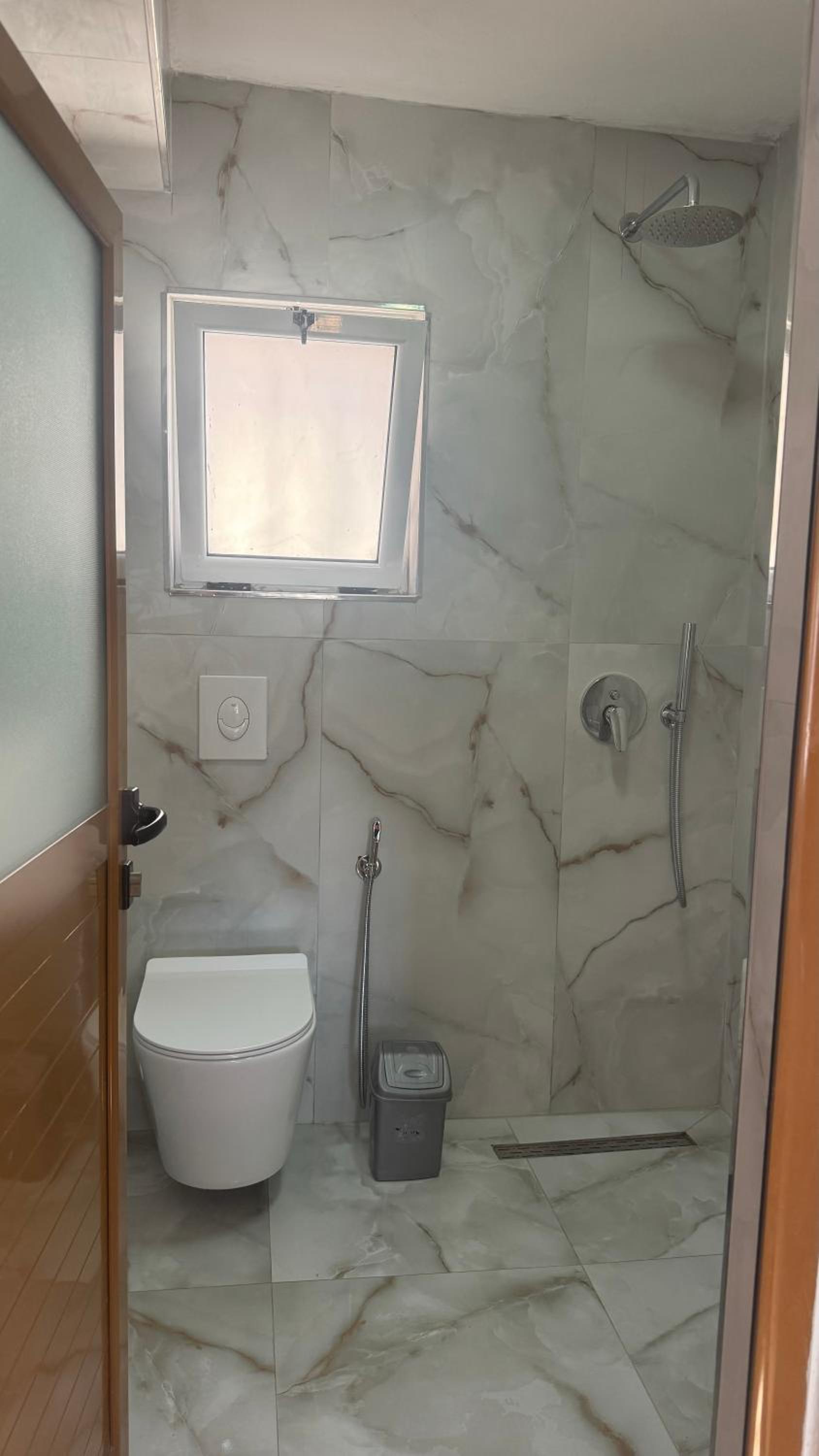 Eri Rooms