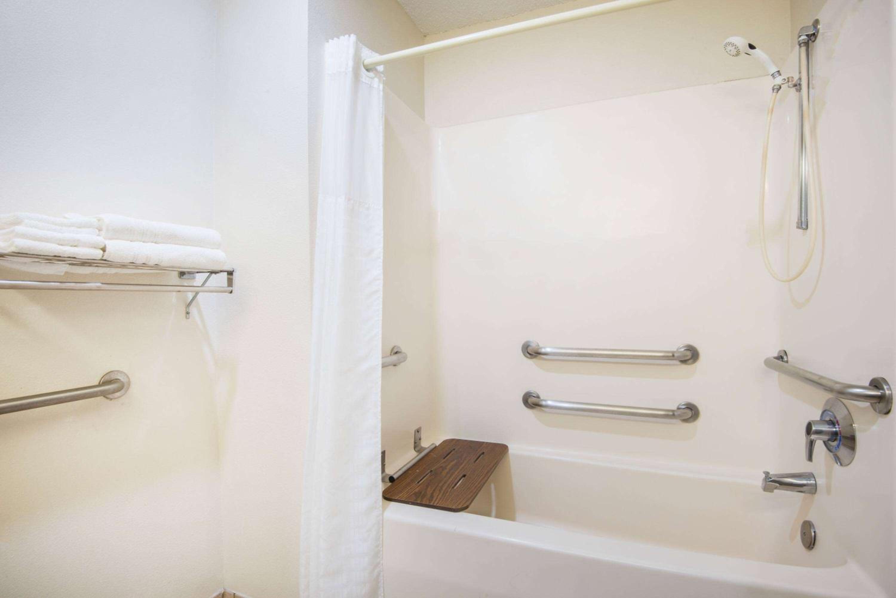 Microtel Inn & Suites by Wyndham Tulsa - Catoosa Route 66