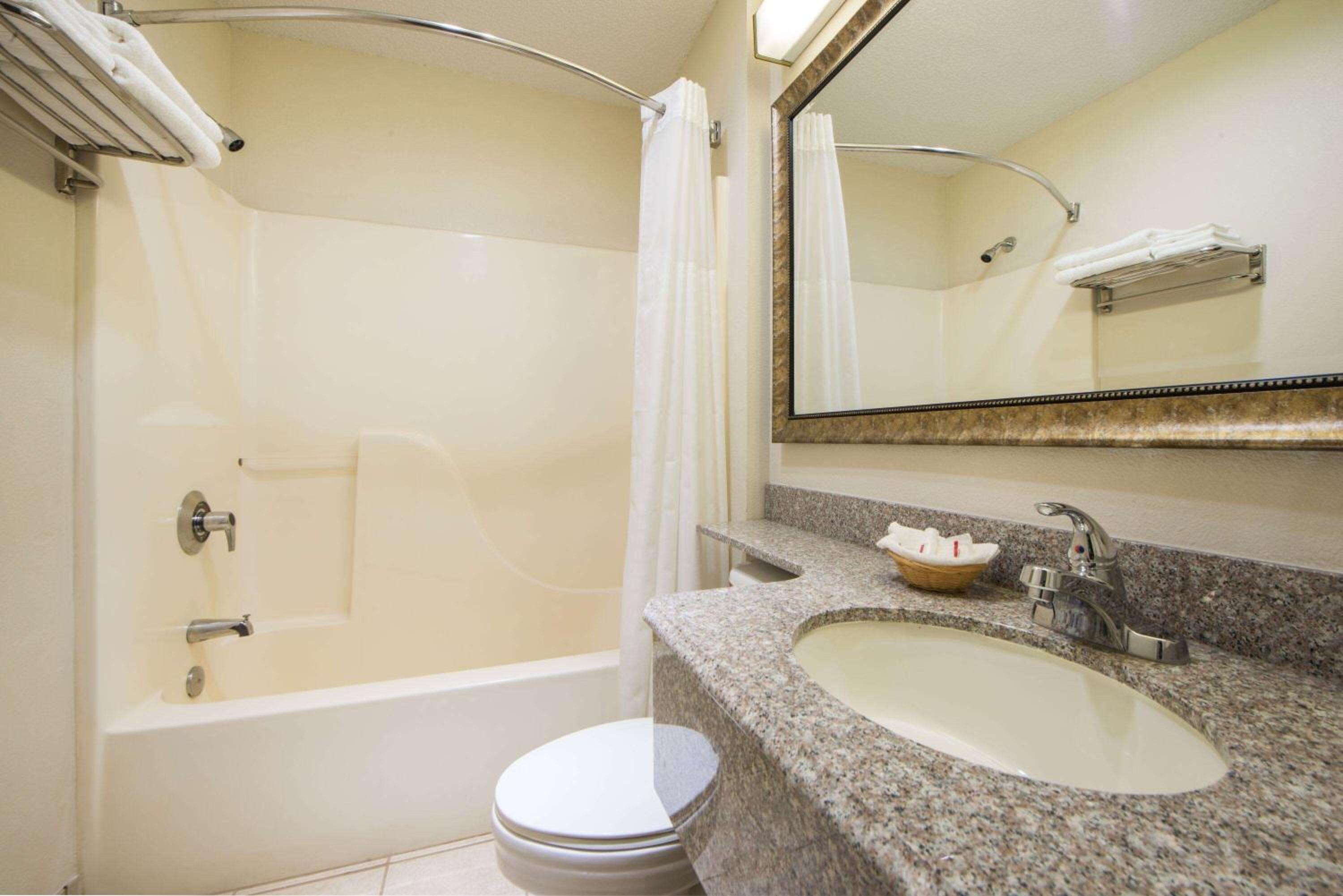 Microtel Inn & Suites by Wyndham Tulsa - Catoosa Route 66