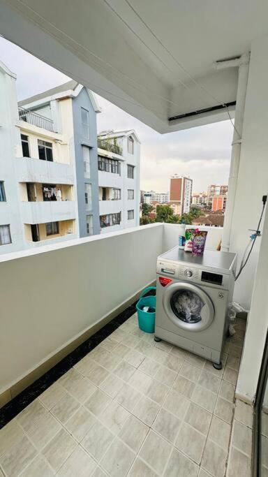 Rorot Elegant 1 bedroom apartment in Kileleshwa! view 3