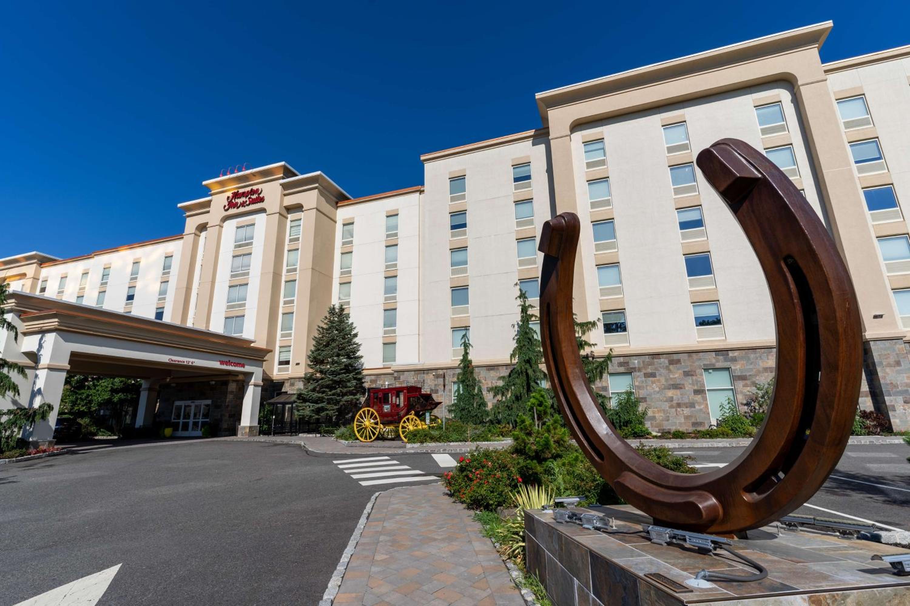 New York City Vacations - Hampton Inn  Suites Staten Island - Property Image 1