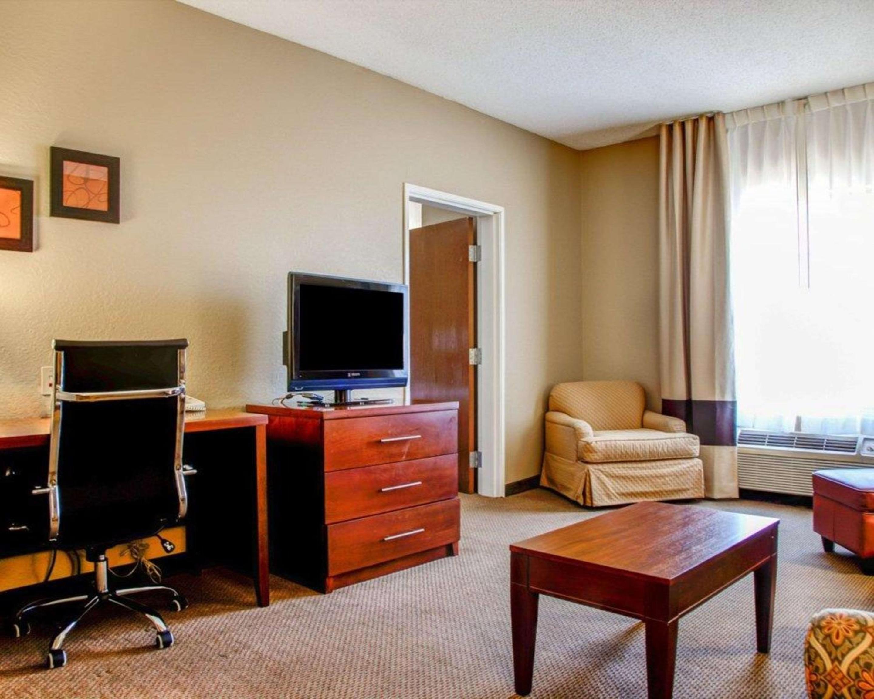 Gadsden Vacations - Comfort Suites Gadsden Attalla - Property Image 24