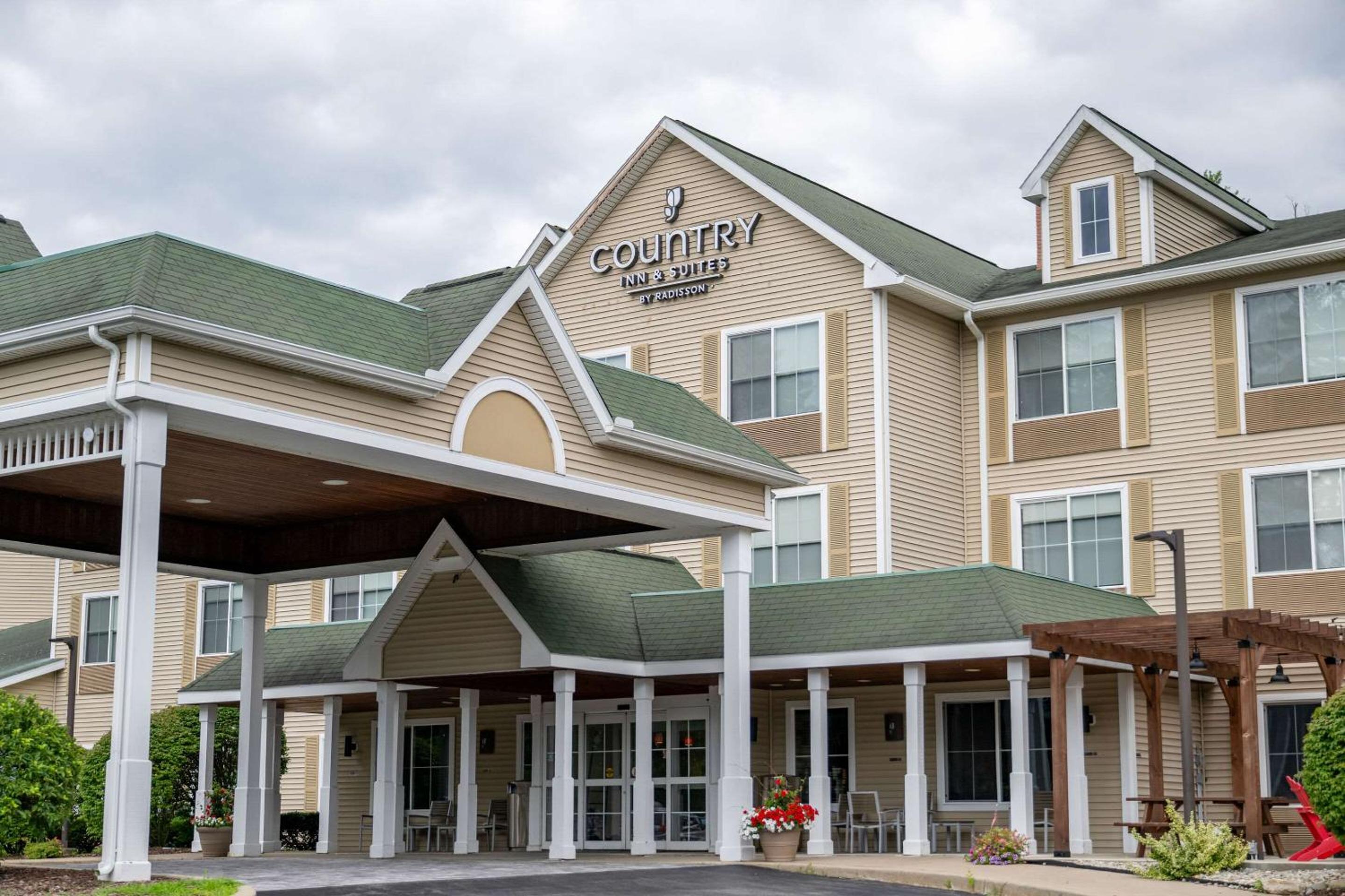 Hotel Country Inn & Suites by Radisson, Lake George (Queensbury), NY