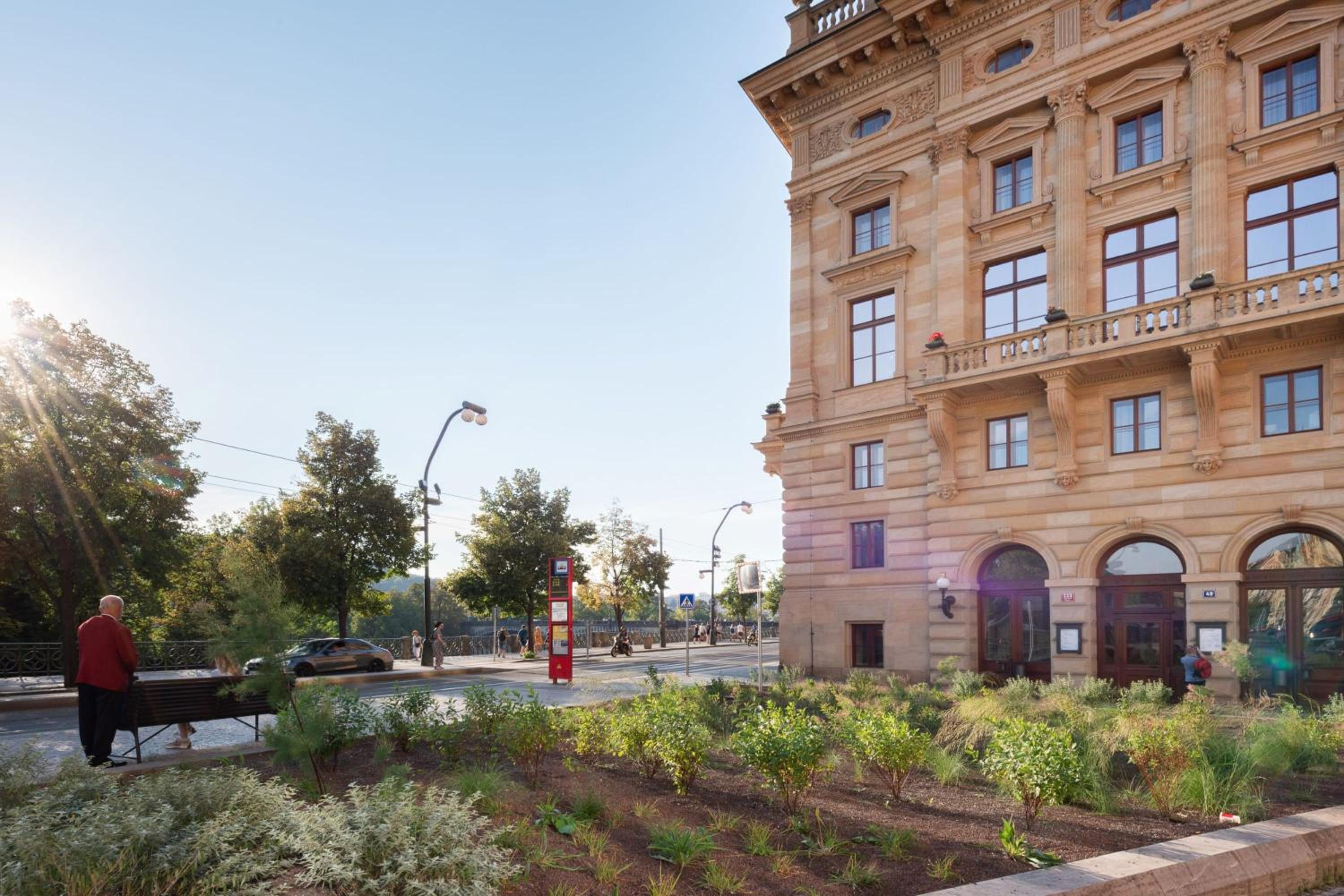 Stylish 2-level apartment near the National Theatre