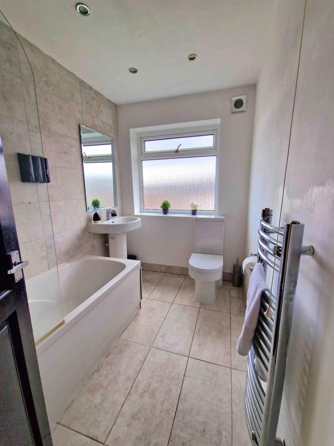 Stunning gem detached with drive view 4