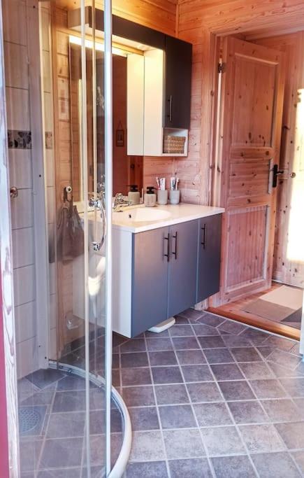 Ferienhaus in Vrådal mit Sauna, fußläufig zum Zentrum