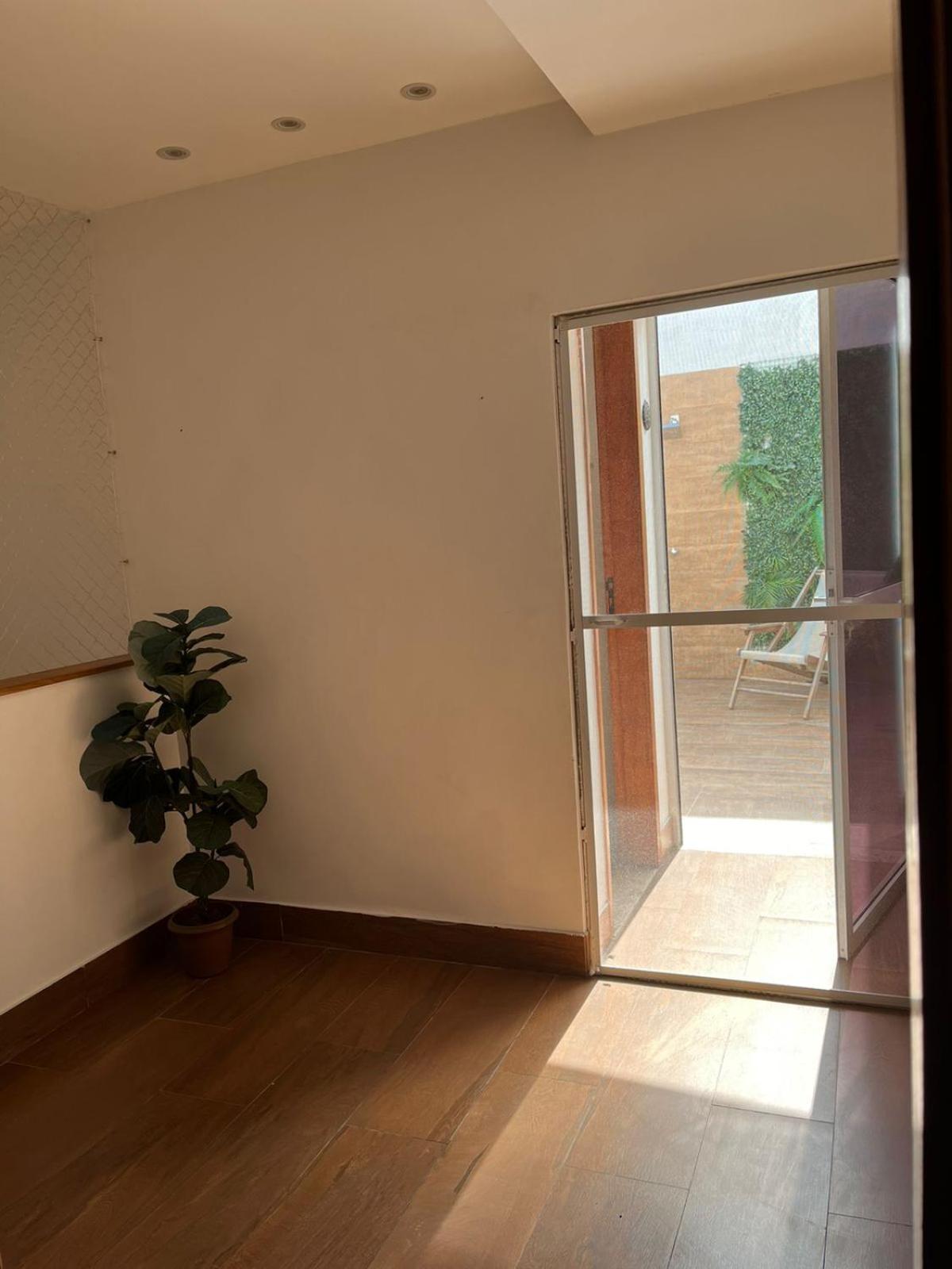 Cobertura Incrível, silenciosa e familiar com sala ampla, cozinha americana, 3 quartos, área gourmet, terraço aberto com churrasqueira e jacuzzi na Praia d