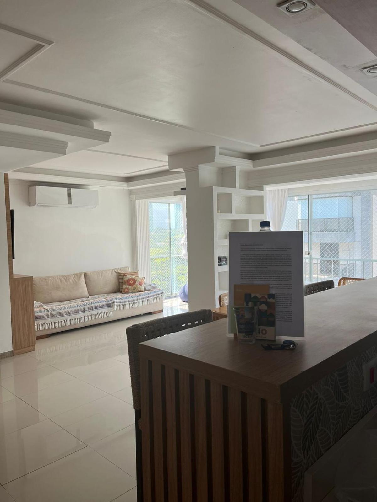 Cobertura Incrível, silenciosa e familiar com sala ampla, cozinha americana, 3 quartos, área gourmet, terraço aberto com churrasqueira e jacuzzi na Praia d