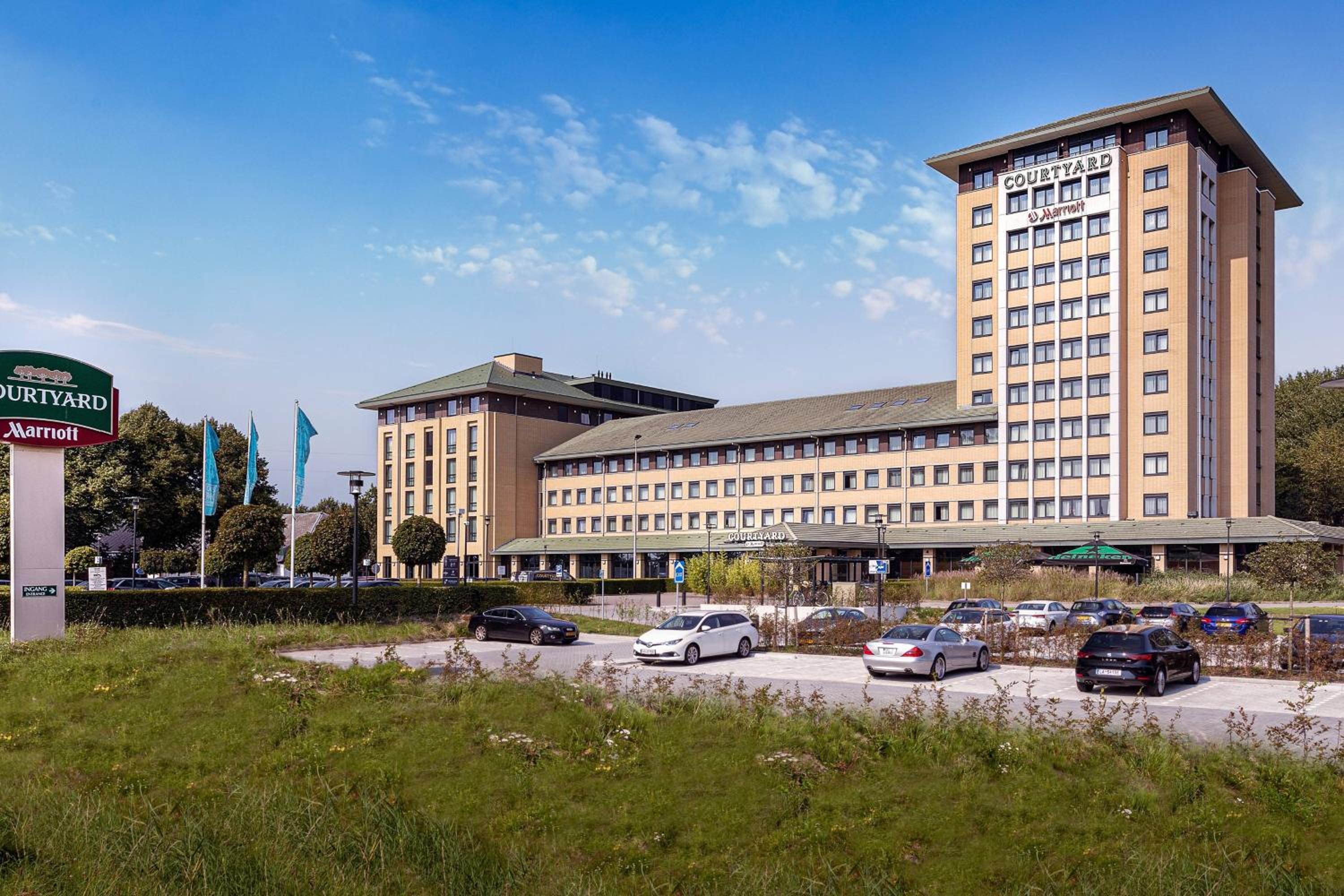 Hotel Courtyard by Marriott Amsterdam Airport - Image 1