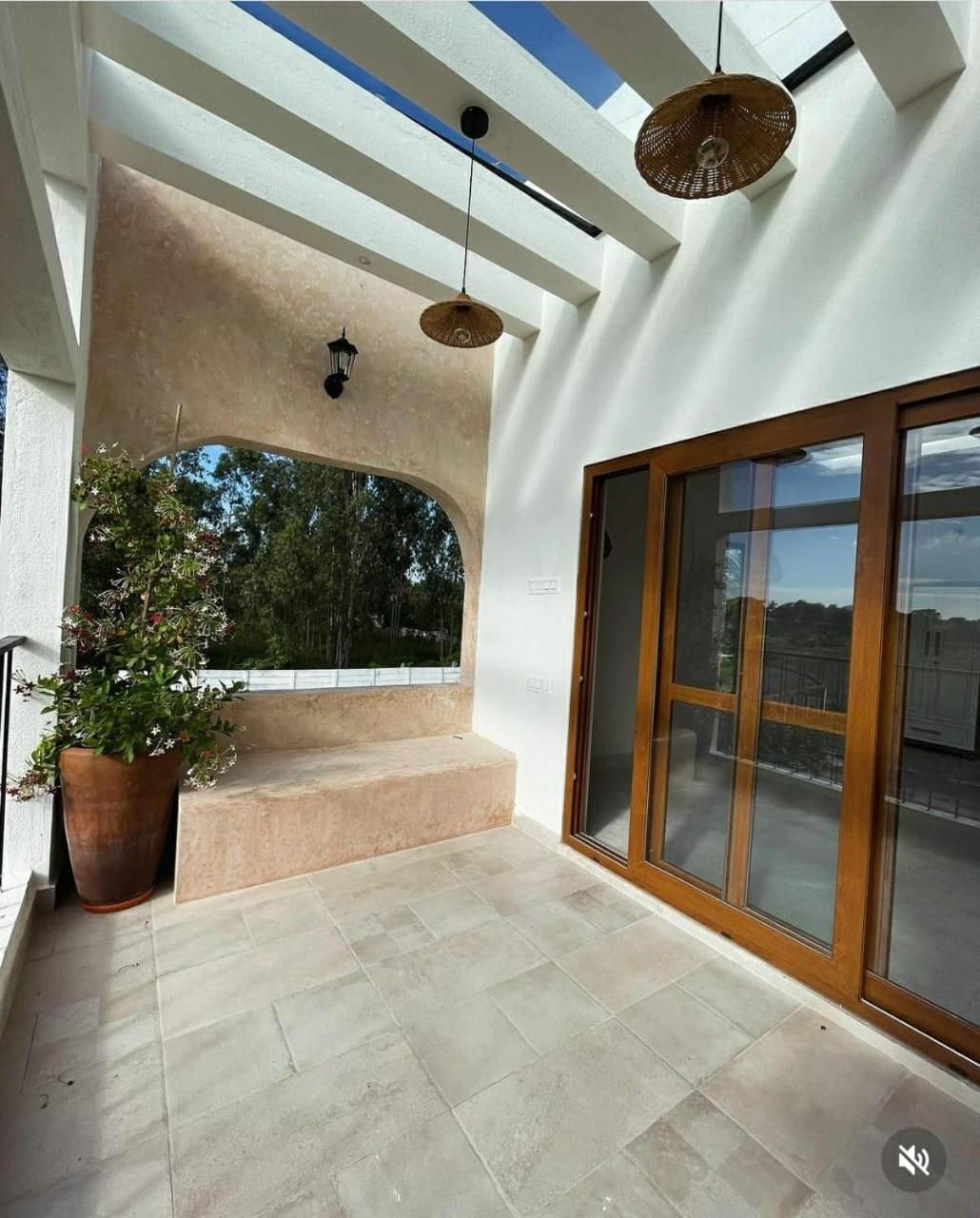 Tuscan Breeze, Nandi Hills