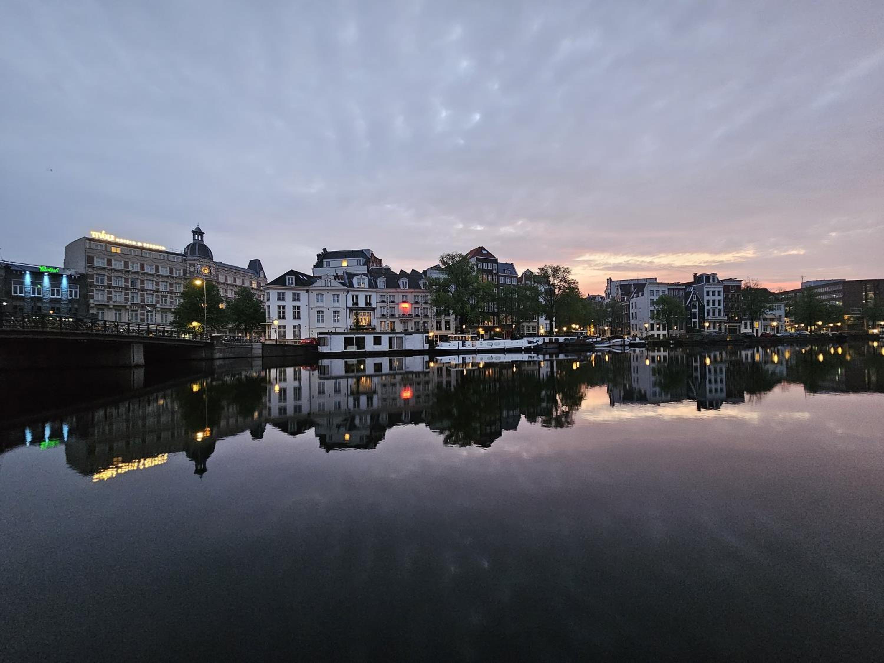 Rembrandt Square Boat