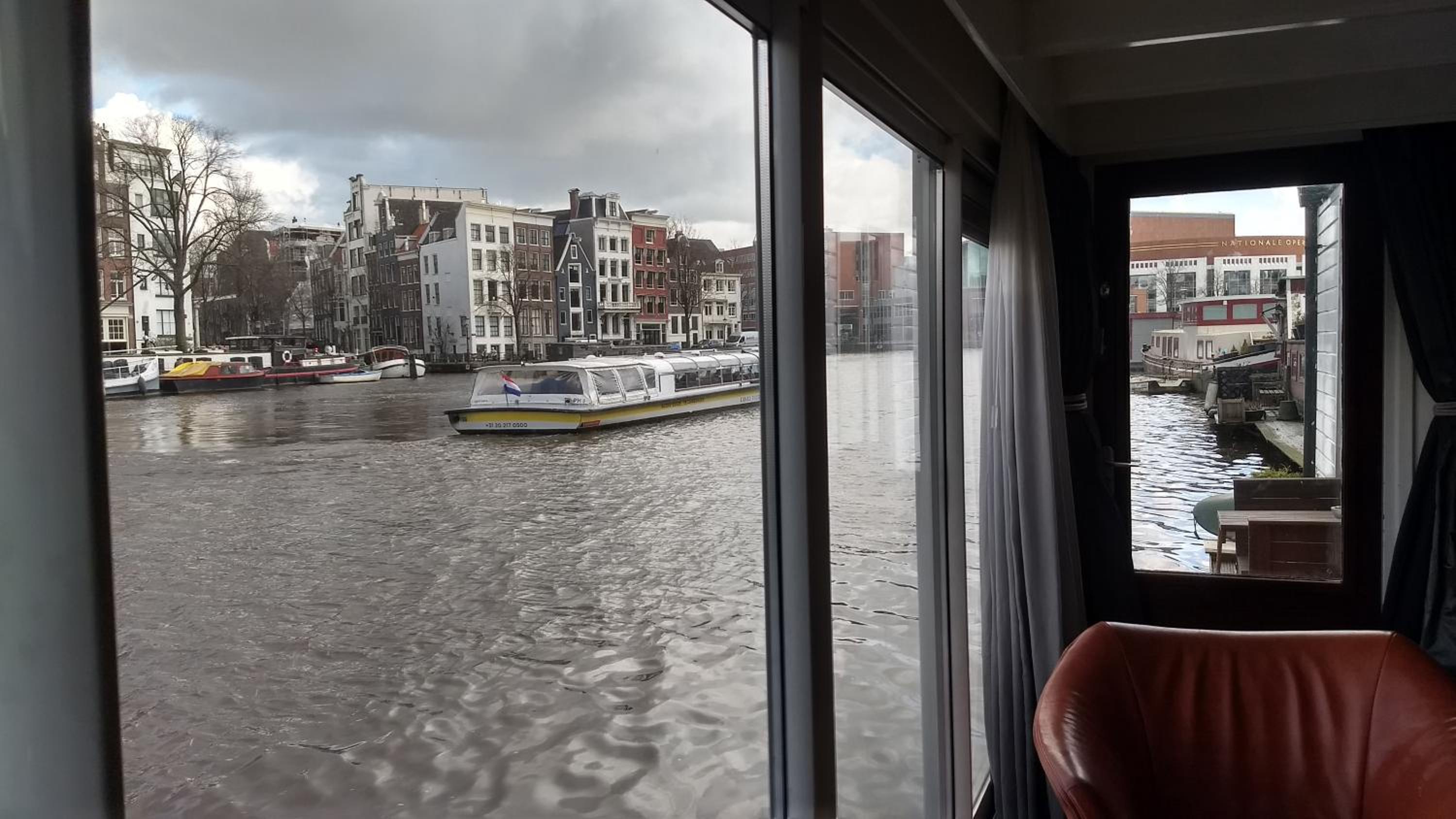 Rembrandt Square Boat