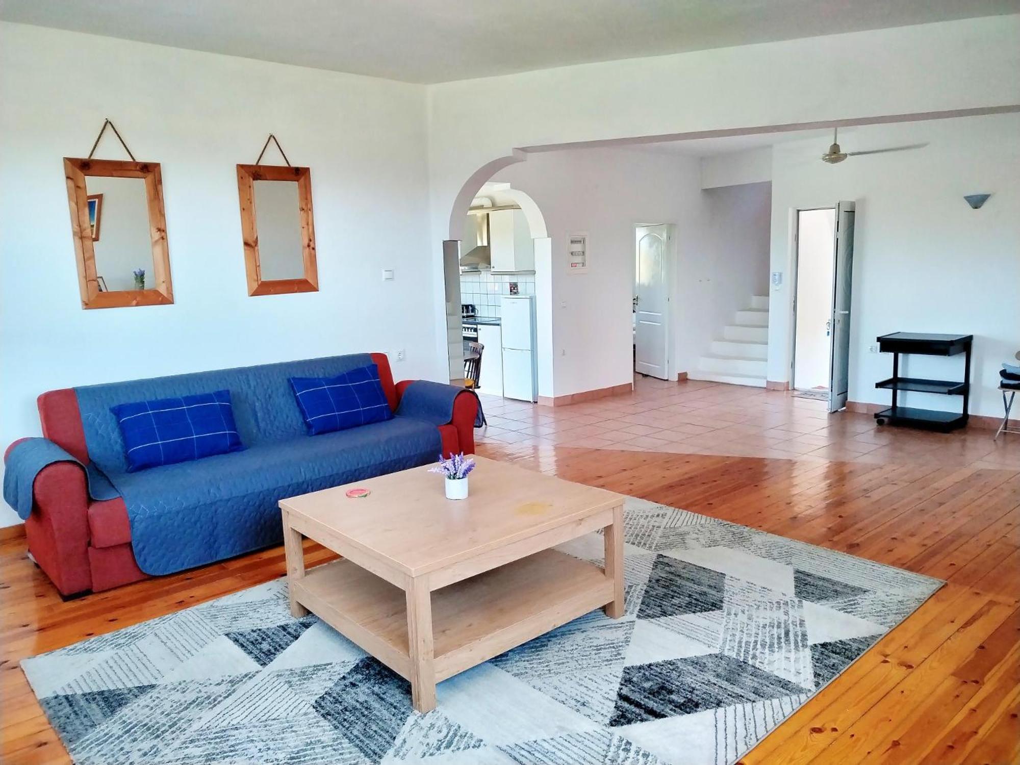 Peaceful Retreat in Olive Grove with Endless Views view 4