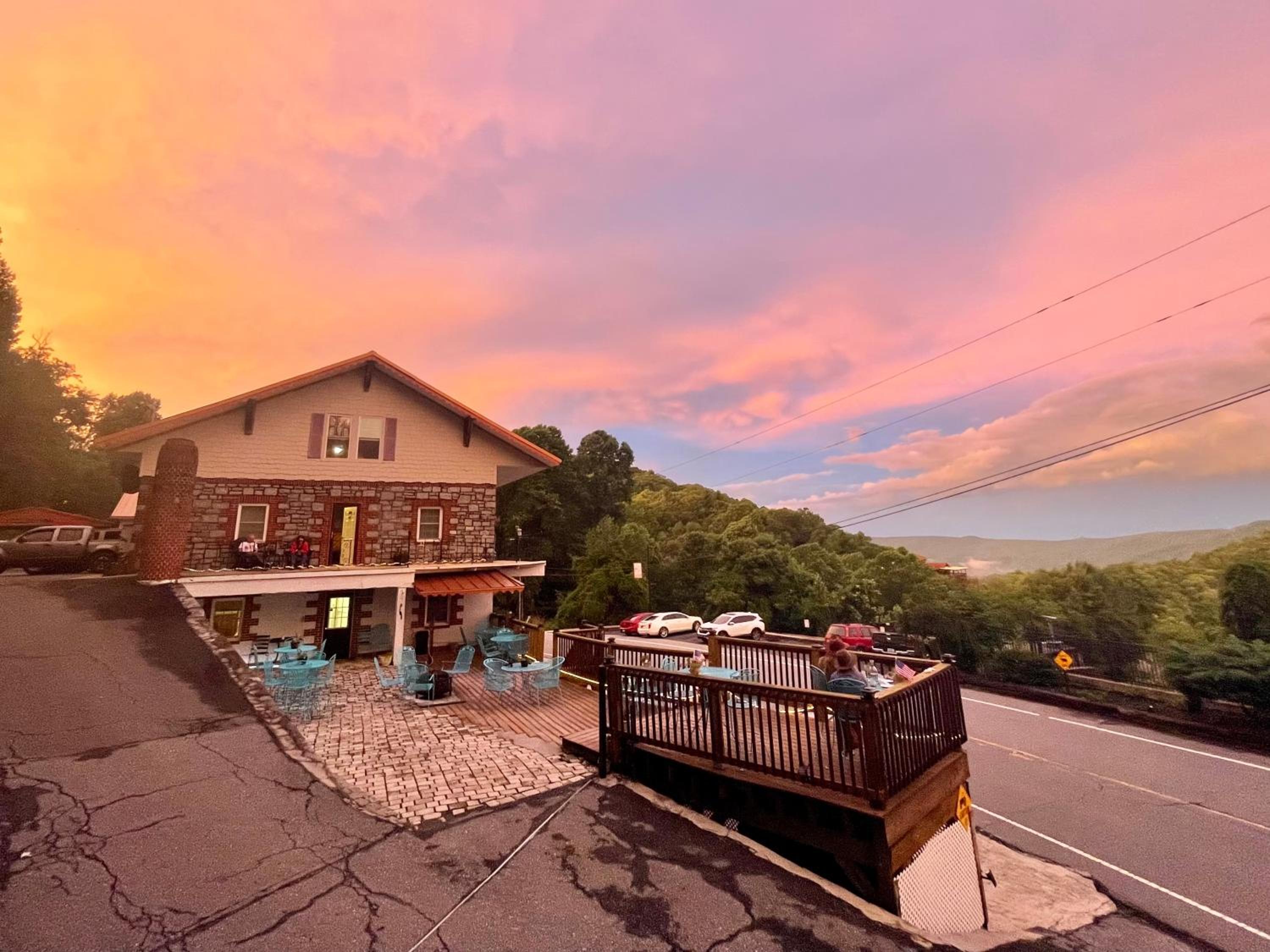 Skyline Village Inn