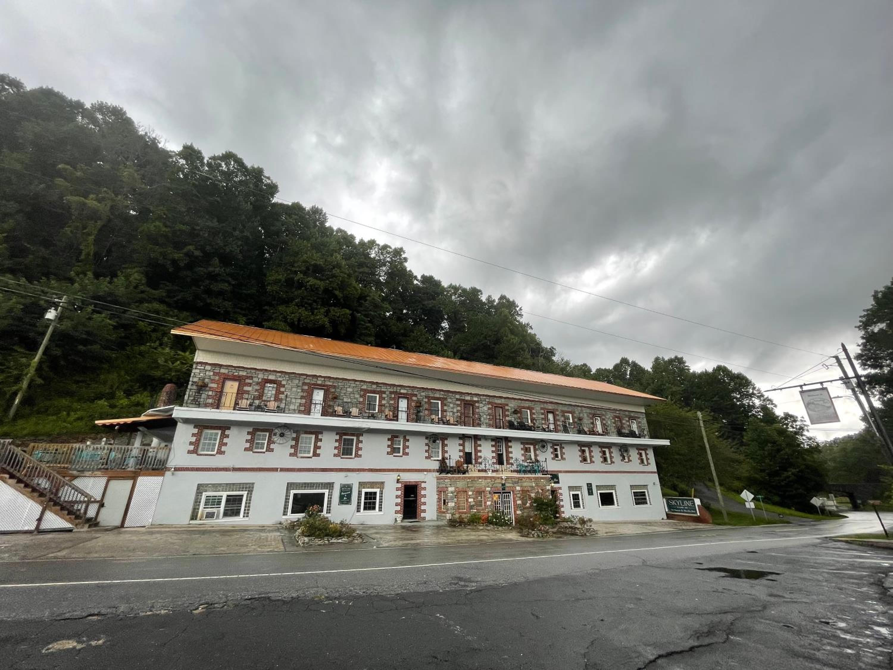 Skyline Village Inn