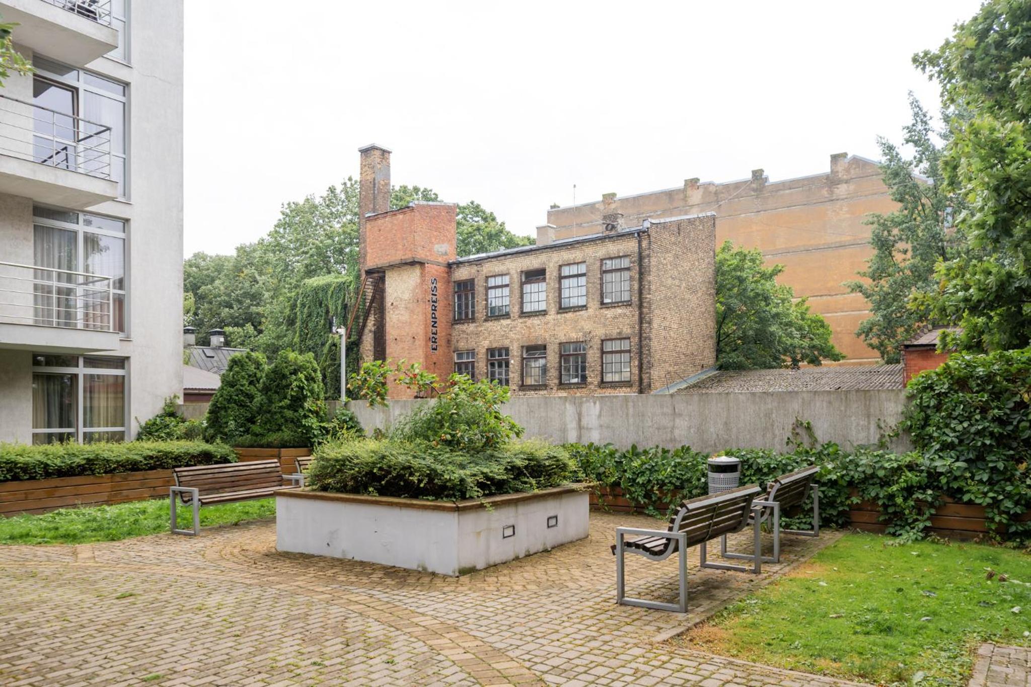 Spacious apartment in a park zone with the private terrace