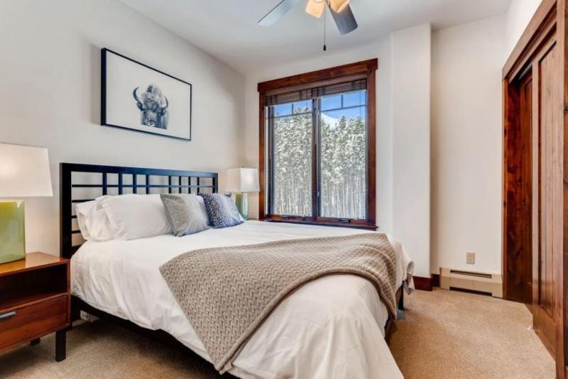 Crystal Peak Lodge 3 Bedroom Ski In, Ski Out Slopeside Condo At The Base Of Peak 7