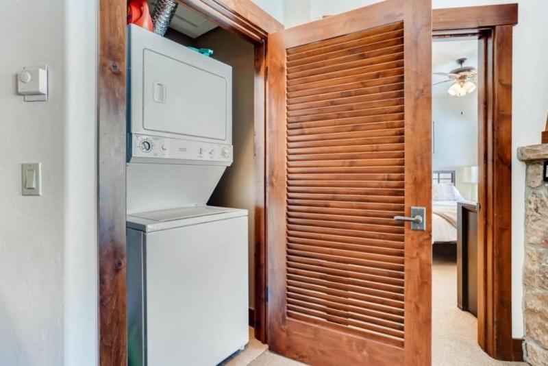 Crystal Peak Lodge 3 Bedroom Ski In, Ski Out Slopeside Condo At The Base Of Peak 7