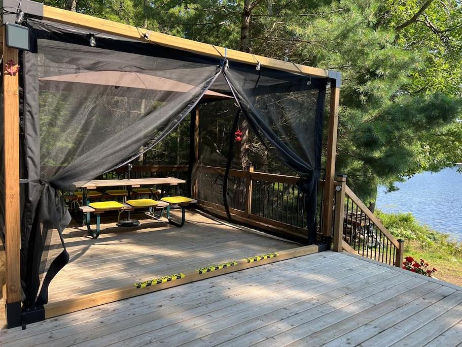 Davi's Lake House