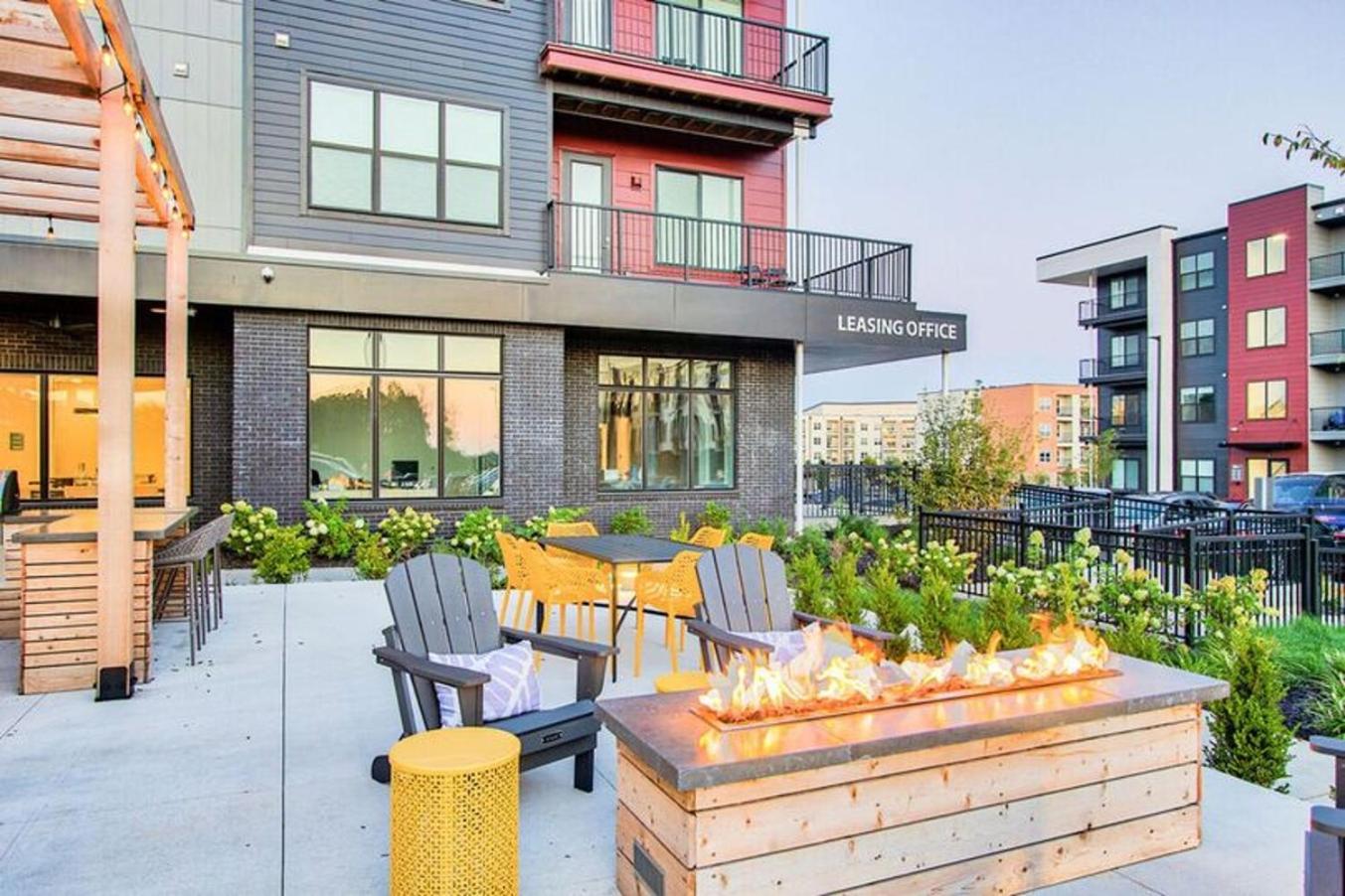 Bold 2415 I Stunning One Bedroom Modern Suite view 3