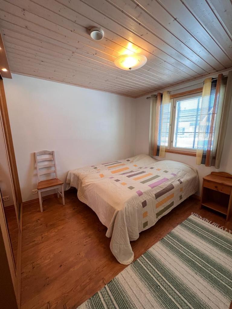 Mökki Levillä palveluiden lähellä