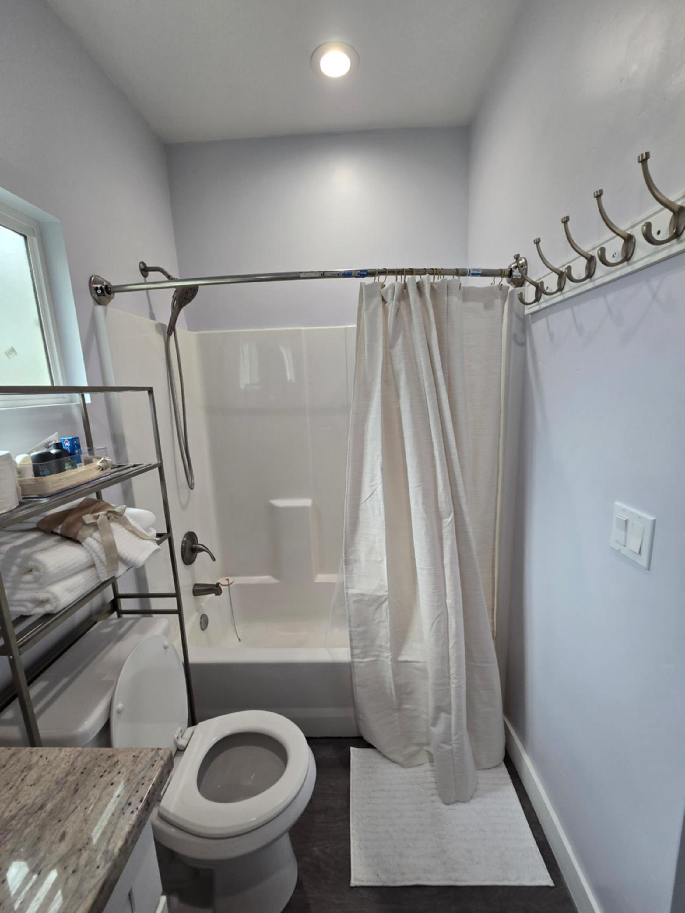 Cozy 2bdr, 1br home near downtown view 4